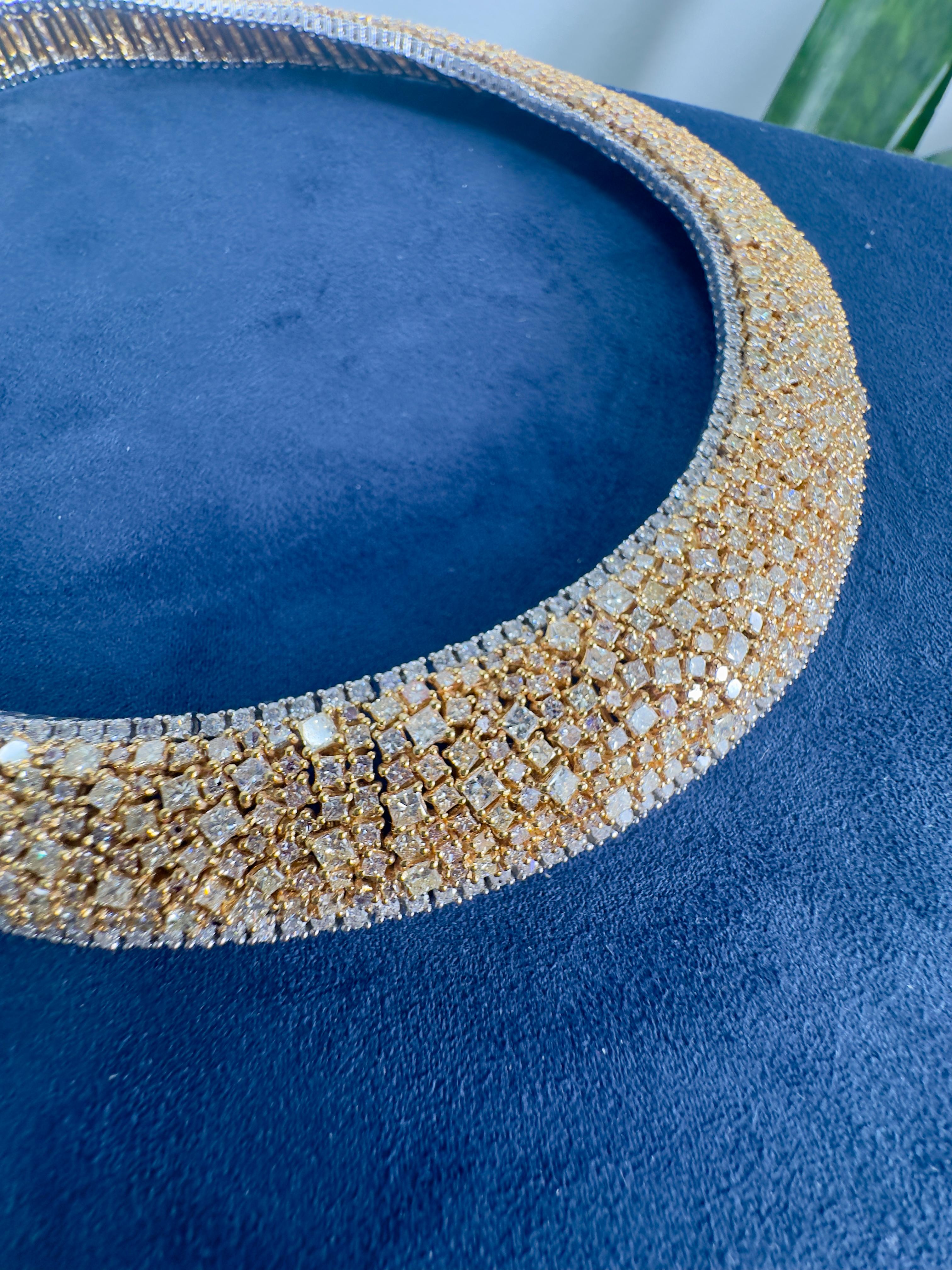 Collier bicolore en or 18 carats avec diamants multicolores 49,47 carats en vente 3