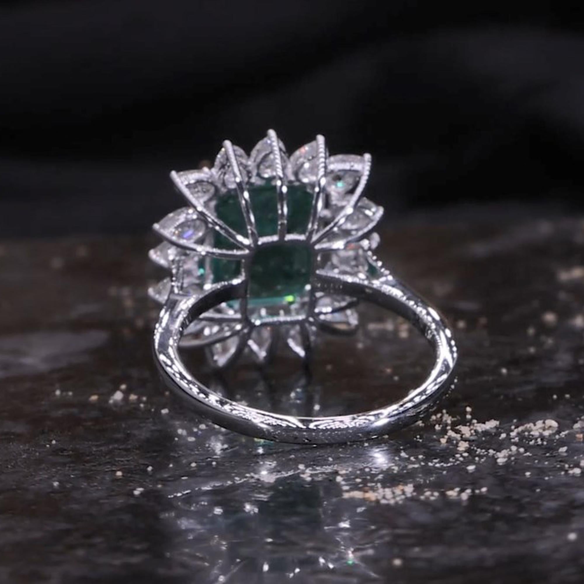 4.95 Carat Emerald 1.26 Carat SI/H Diamond 14 Karat White Gold Cocktail Ring In New Condition For Sale In Diera, Dubai