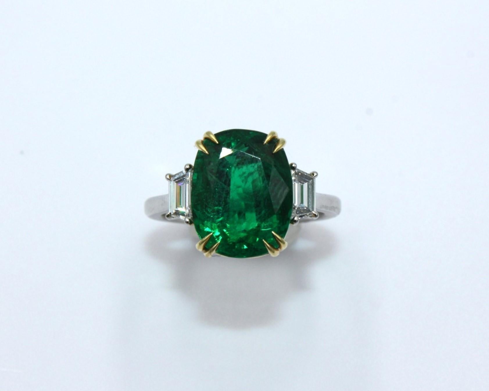 Women's 4.95 Carat Emerald Diamond Ring For Sale