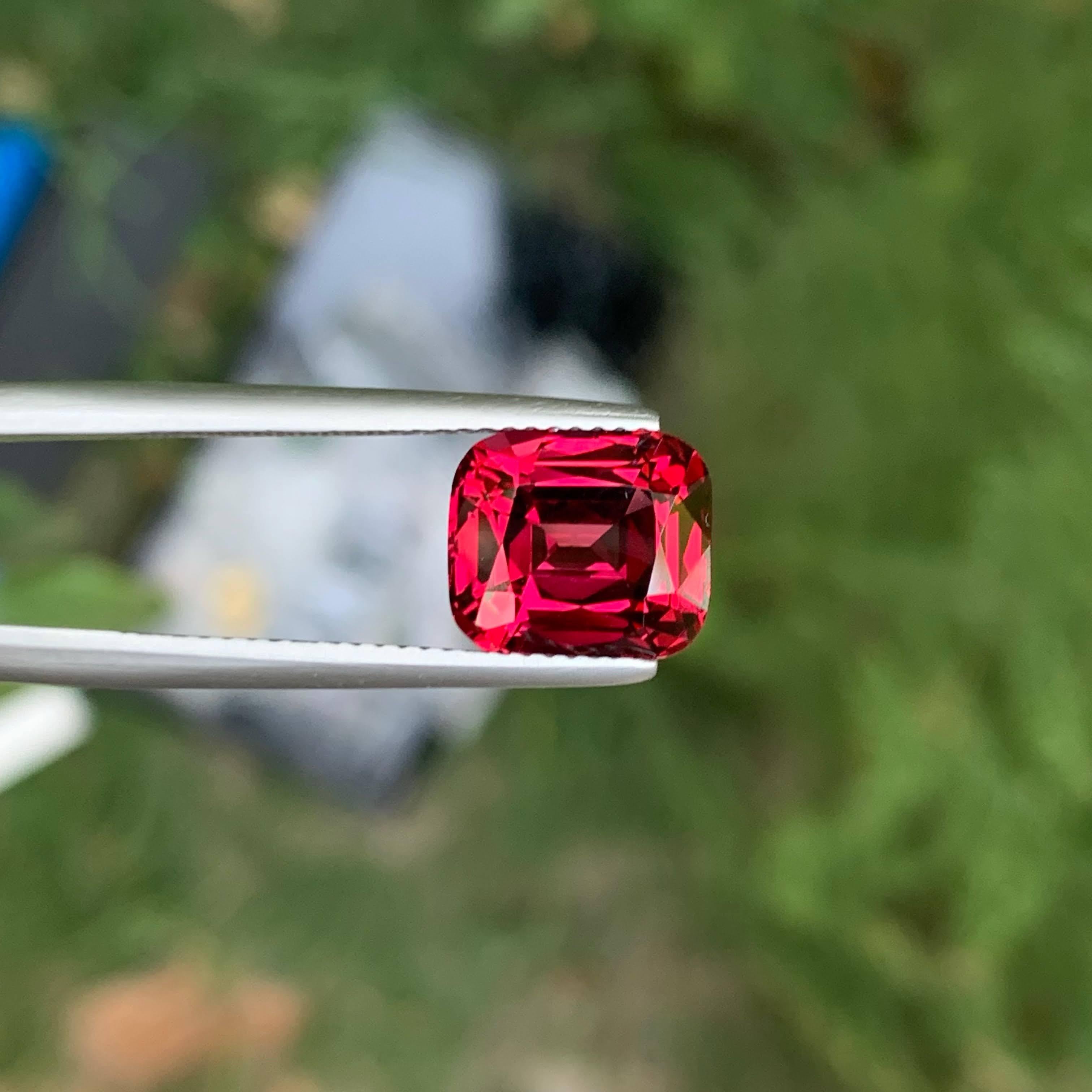 4.95 Carat Loose Pinkish Red Garnet Stone Cushion Cut Natural Tanzanian Gemstone In New Condition For Sale In Bangkok, TH