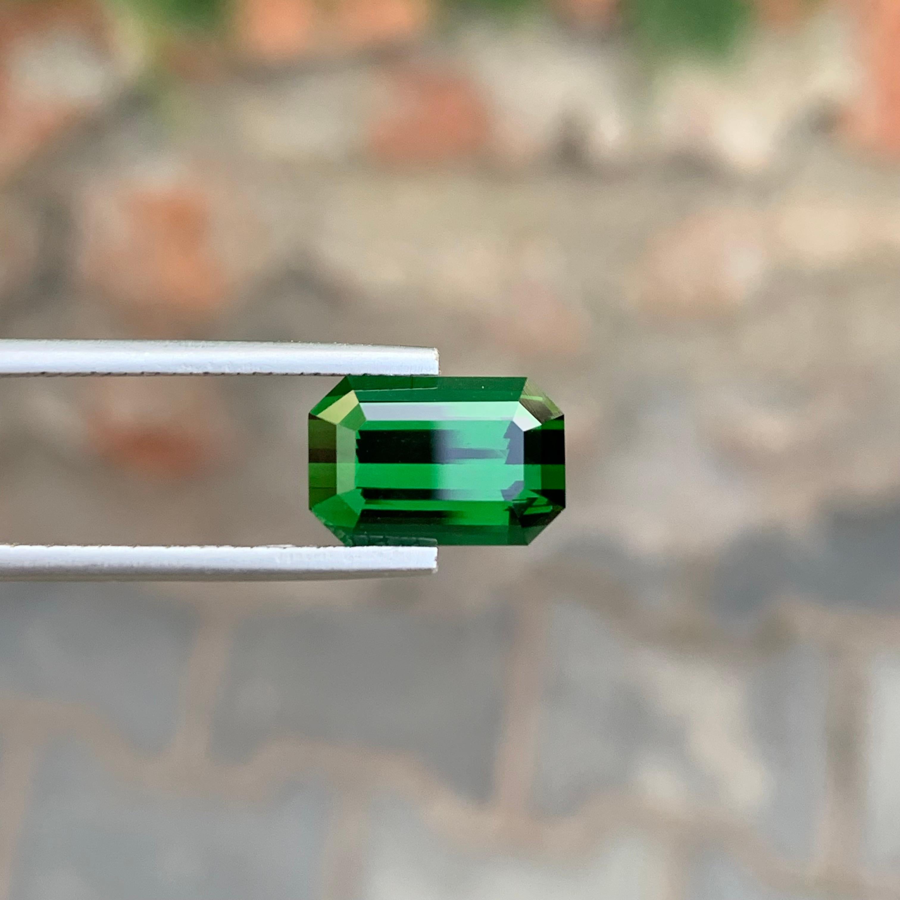 4,95 Quilates Turmalina Verde Oscura Natural Suelta Gema Forma Esmeralda Para Joyería Corte esmeralda en venta
