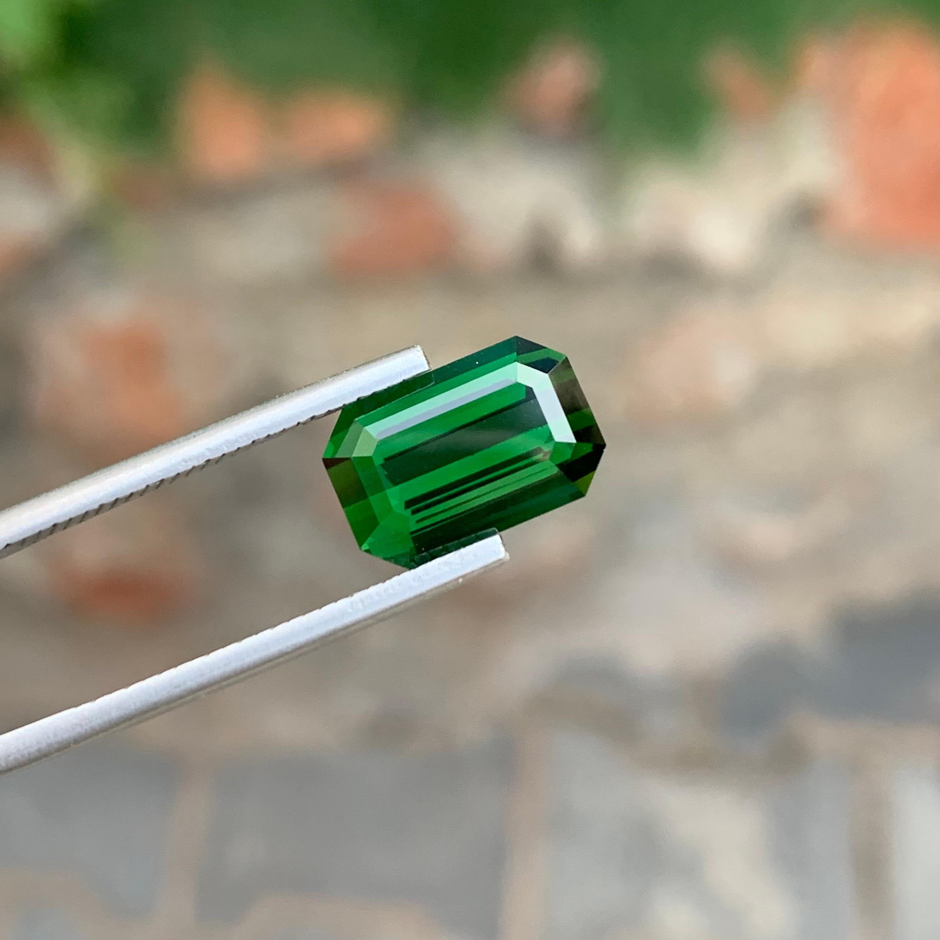 4,95 Quilates Turmalina Verde Oscura Natural Suelta Gema Forma Esmeralda Para Joyería en Nuevo estado para la venta en Peshawar, PK