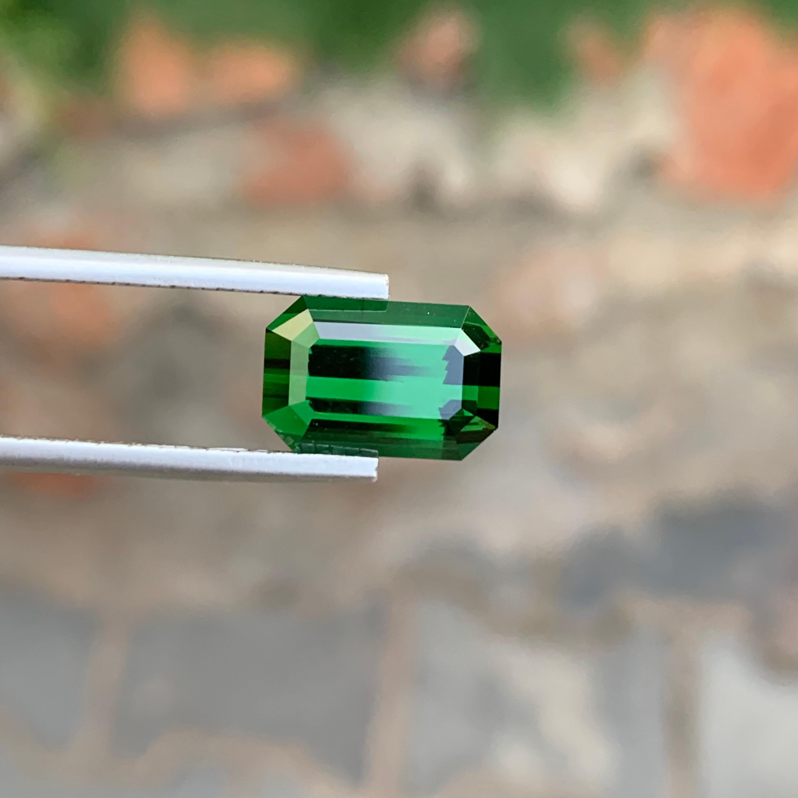 4,95 Quilates Turmalina Verde Oscura Natural Suelta Gema Forma Esmeralda Para Joyería en venta 2