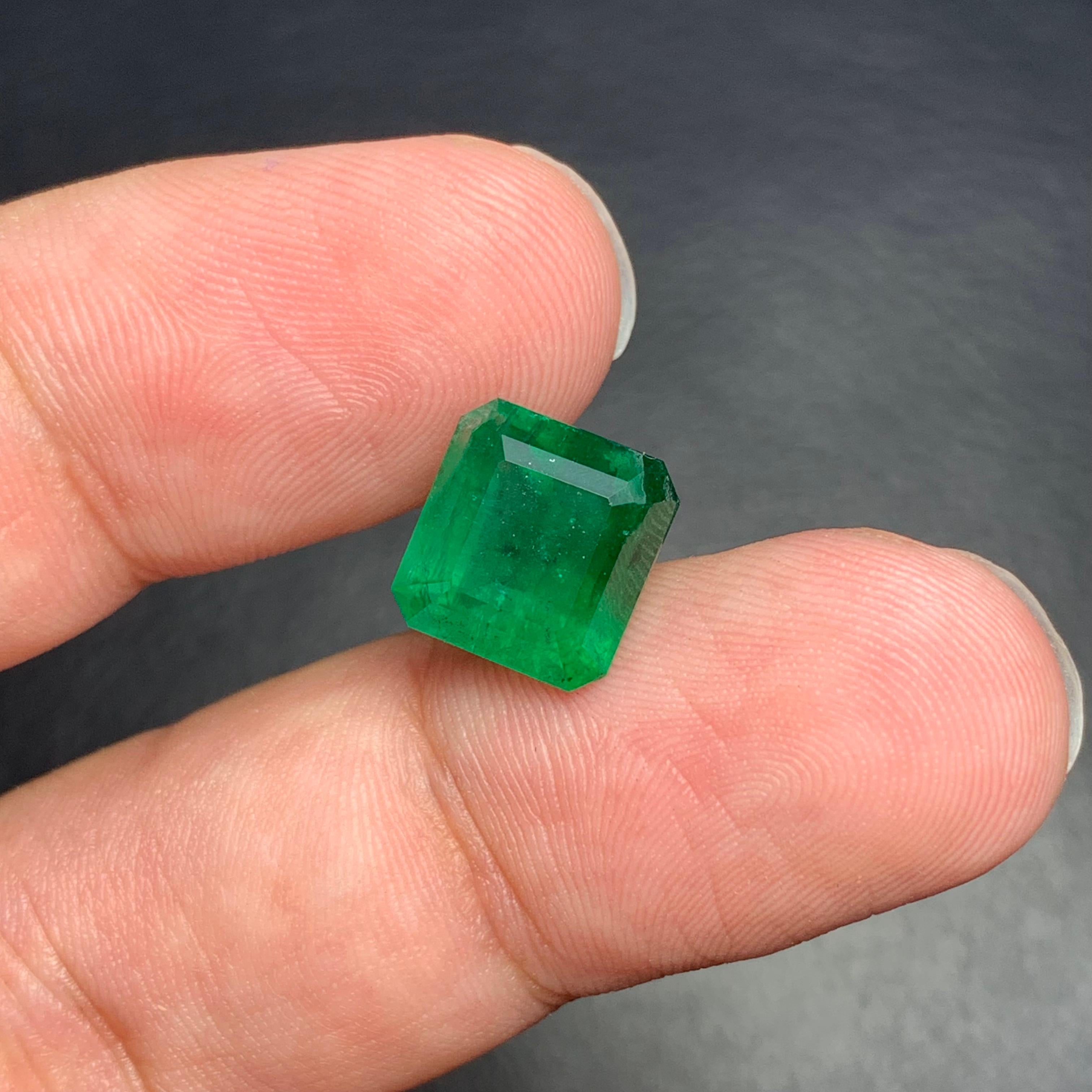 Square Cut 4.95 Carat Natural Loose Emerald Gemstone From Swat, Pakistan For Sale