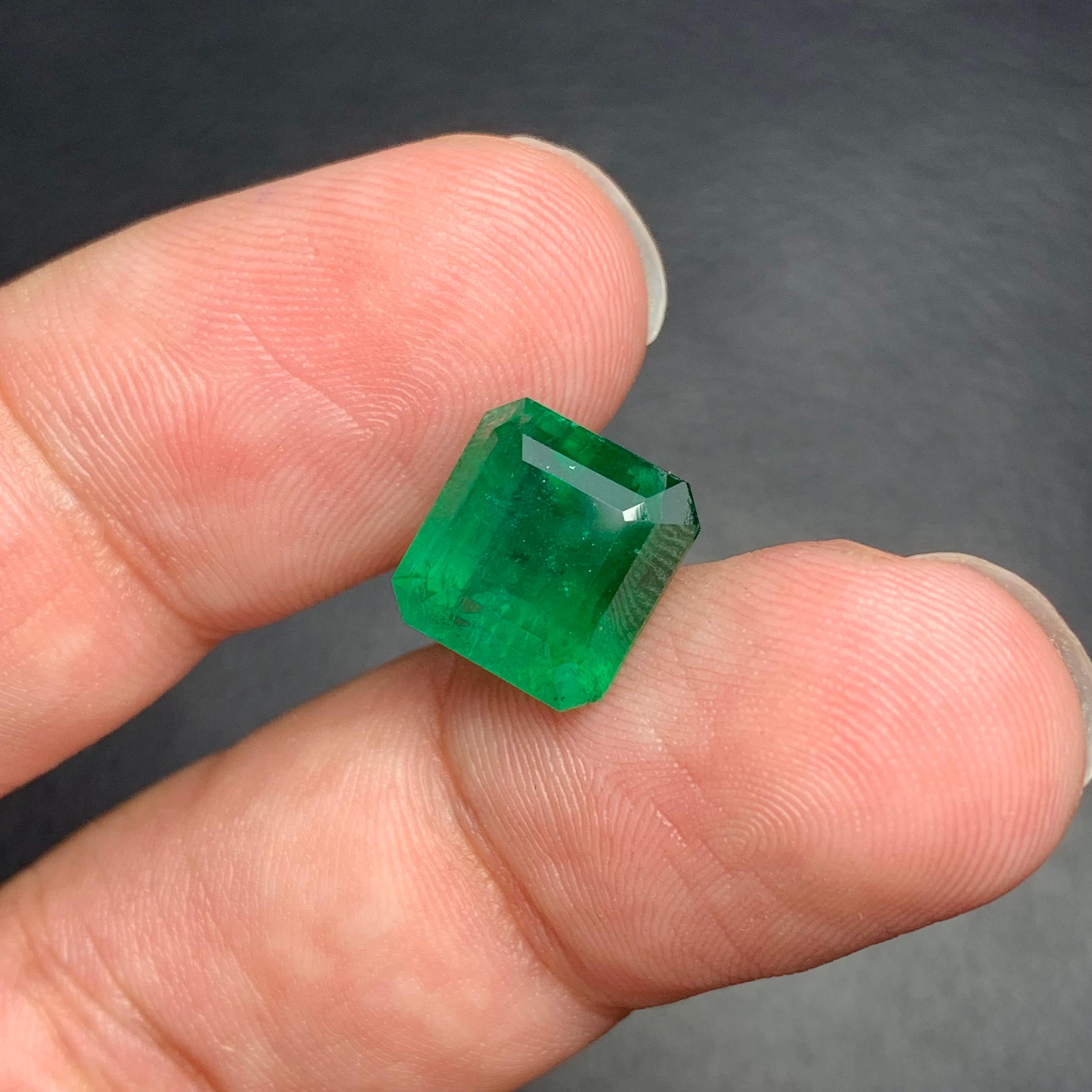 4.95 Carat Natural Loose Emerald Gemstone From Swat, Pakistan In New Condition For Sale In Peshawar, PK