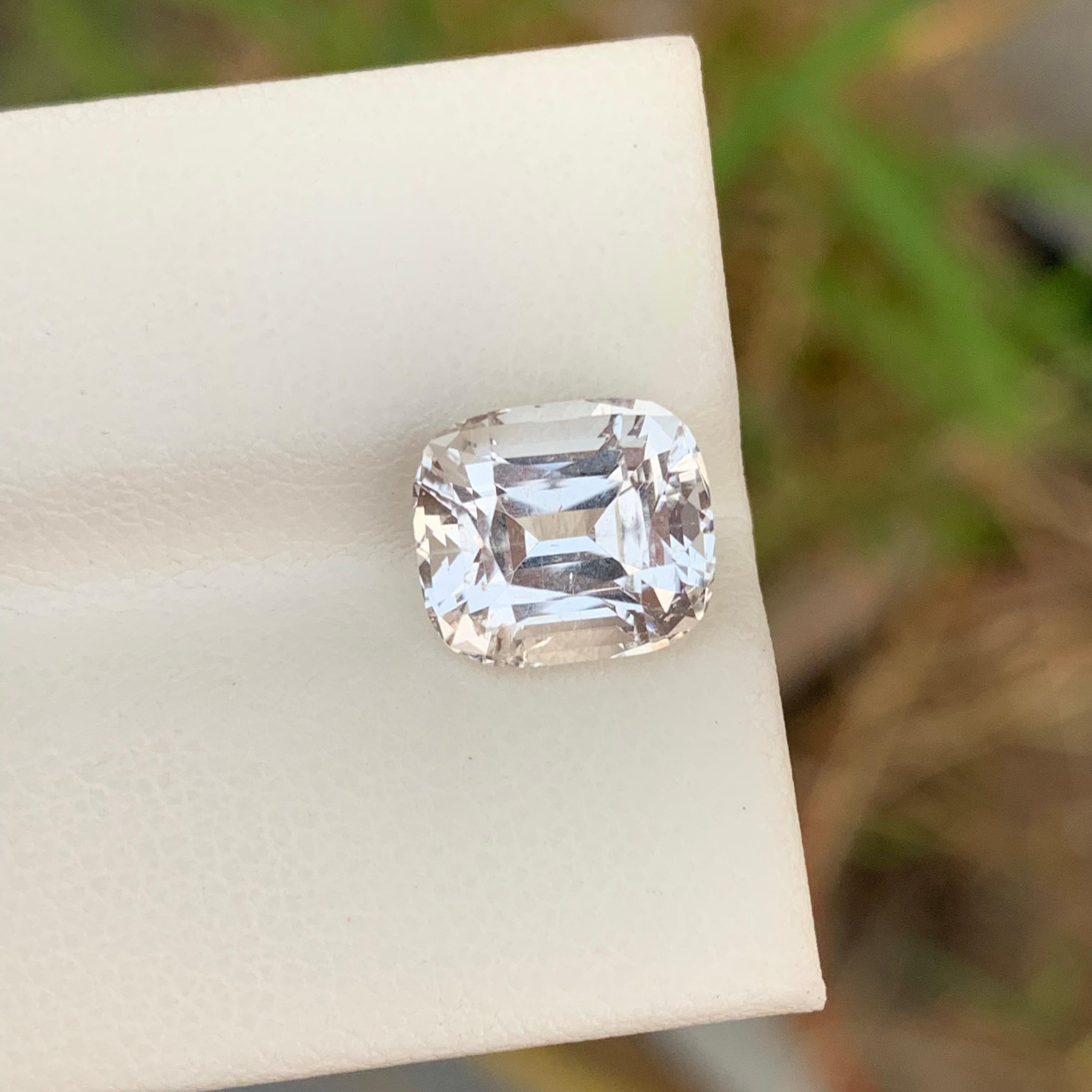 Arts and Crafts 4.95 Carat Natural Loose Golden Topaz Cushion Shape Gemstone (pierre précieuse en forme de coussin) en vente