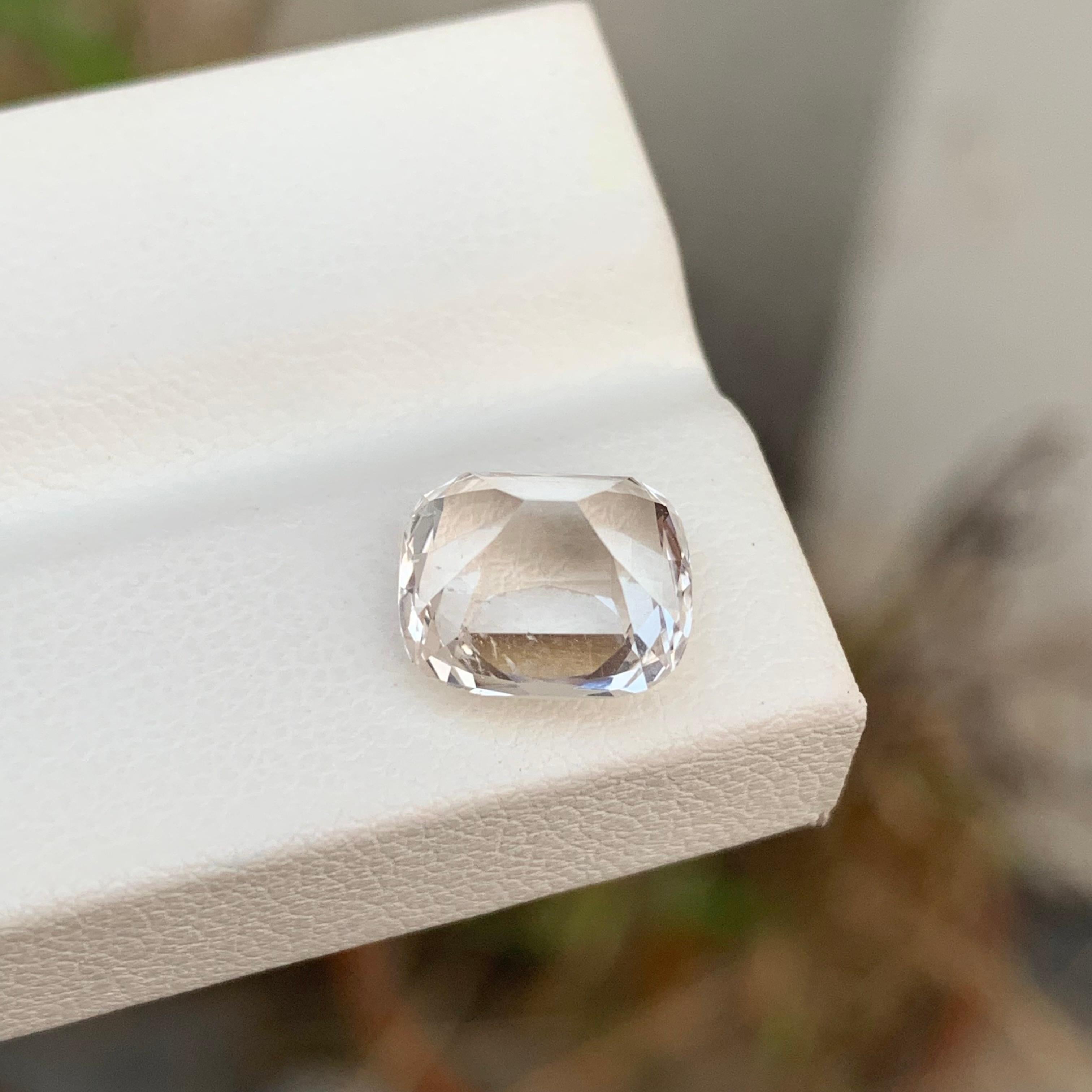 4.95 Carat Natural Loose Golden Topaz Cushion Shape Gemstone (pierre précieuse en forme de coussin) Unisexe en vente