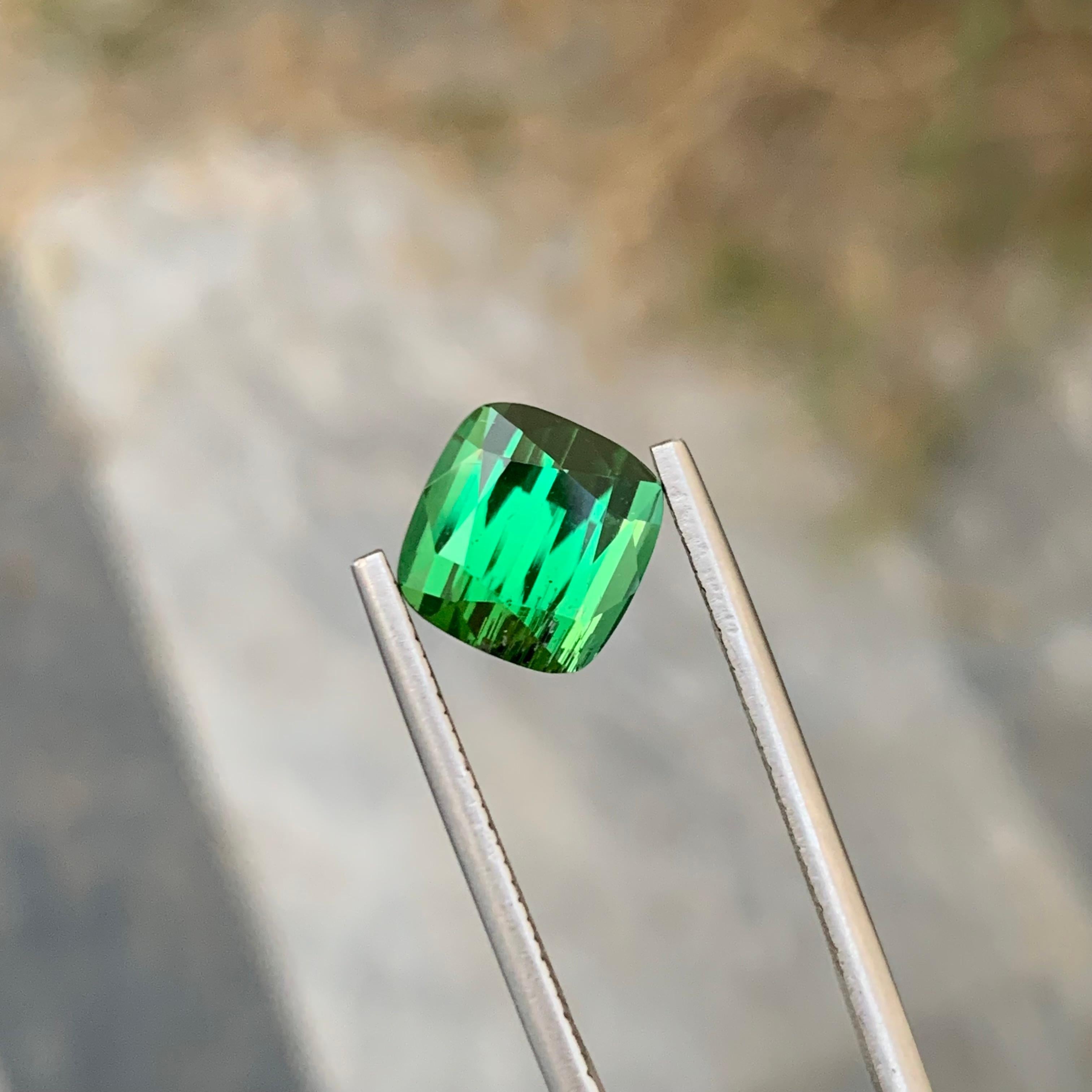 4,95 Karat natürlicher loser grüner Turmalin in Kissenform in Kissenform für Verlobungsring (Arts and Crafts) im Angebot