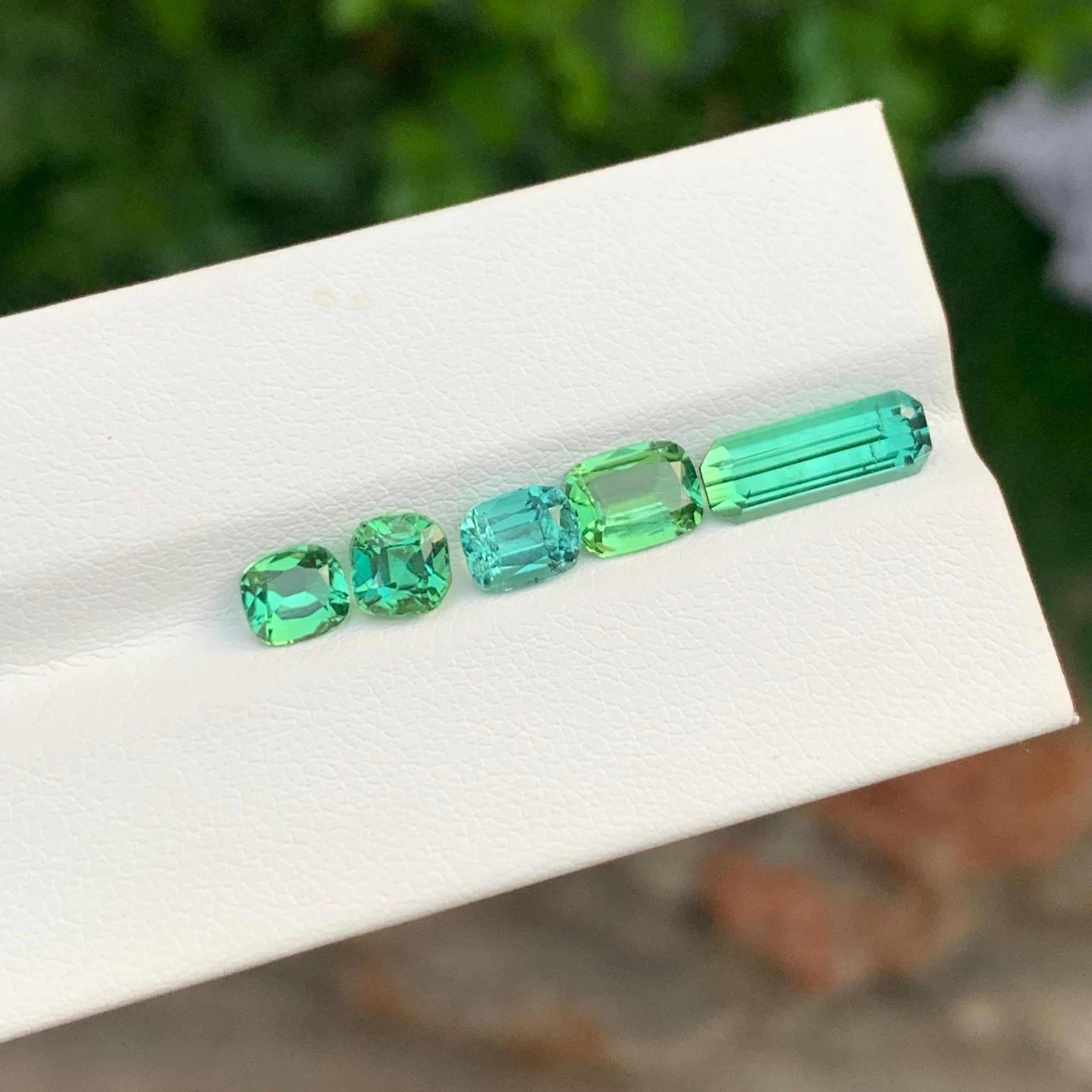 Arts and Crafts Tourmaline naturelle non sertie de 4,95 carats, pierre précieuse pour bijoux en vente