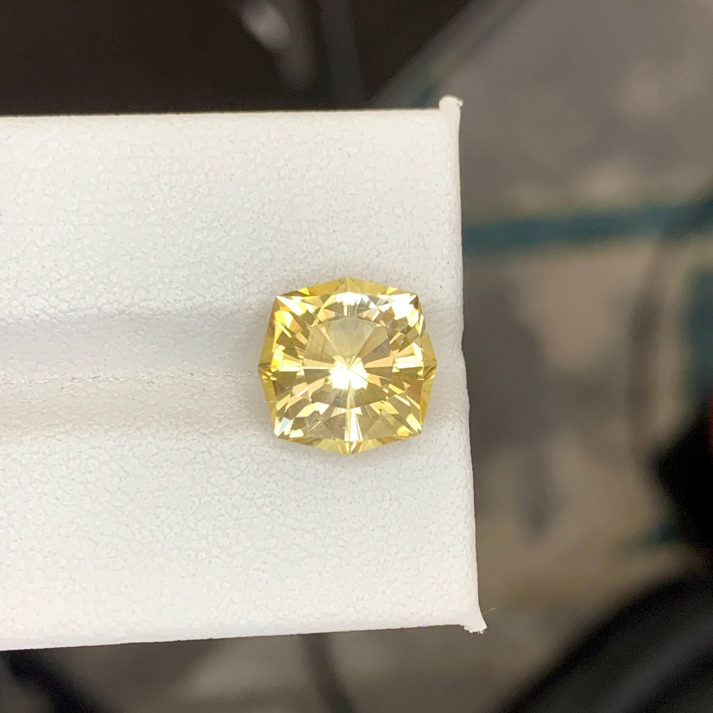 Peso 4,95 carati 
Dimensioni 11.0x11.0x7.9mm
Trattamento Nessuno 
Origine Brasile 
Clarity Loup Clean 
Forma Taglio Cuscino Precisione 




Questo vibrante Citrino Giallo Naturale da 4,95 Carati presenta una tonalità dorata e luminosa che riflette