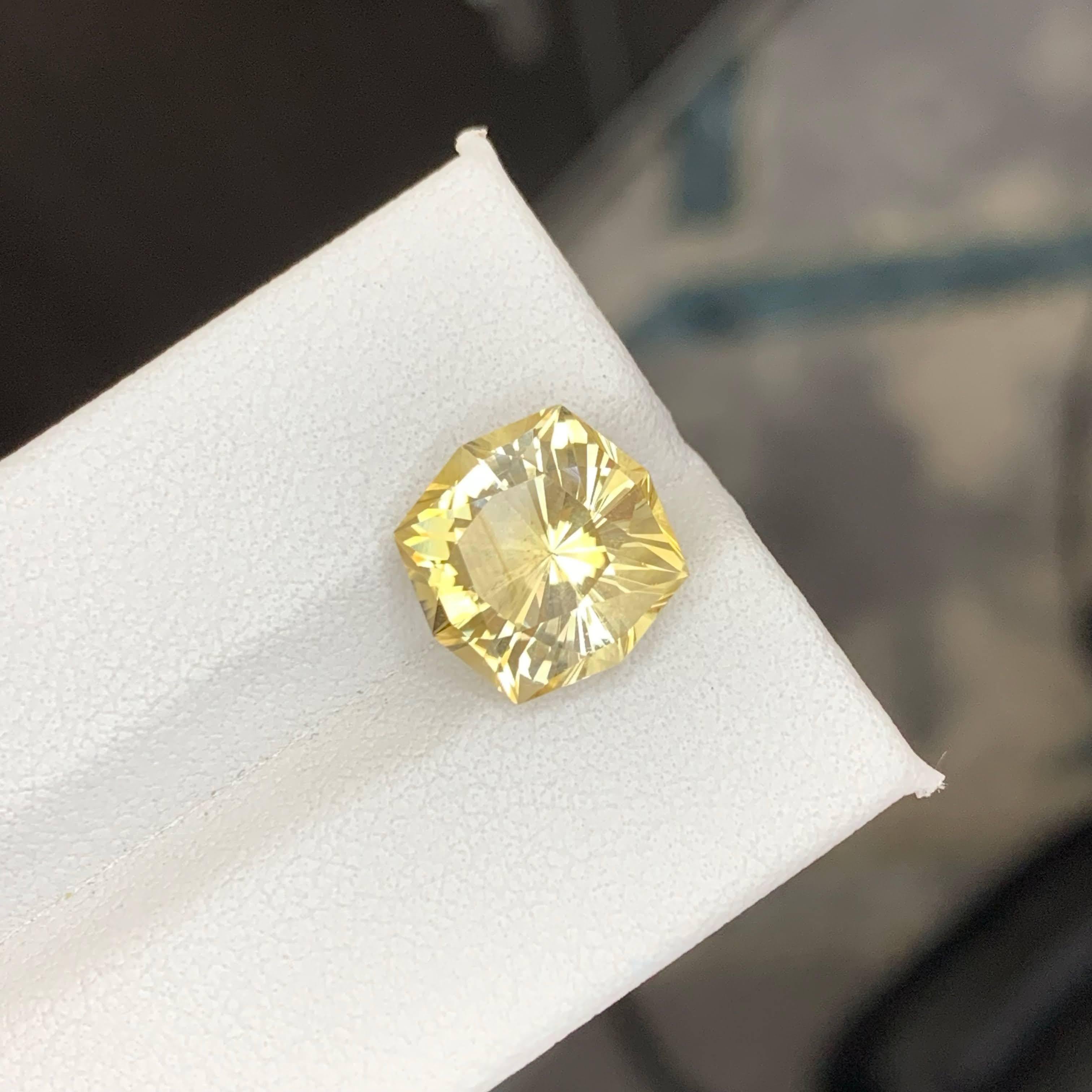 Moderno 4,95 carati di Citrino giallo sciolto naturale con taglio a cuscino di fantasia Gemma brasiliana in vendita