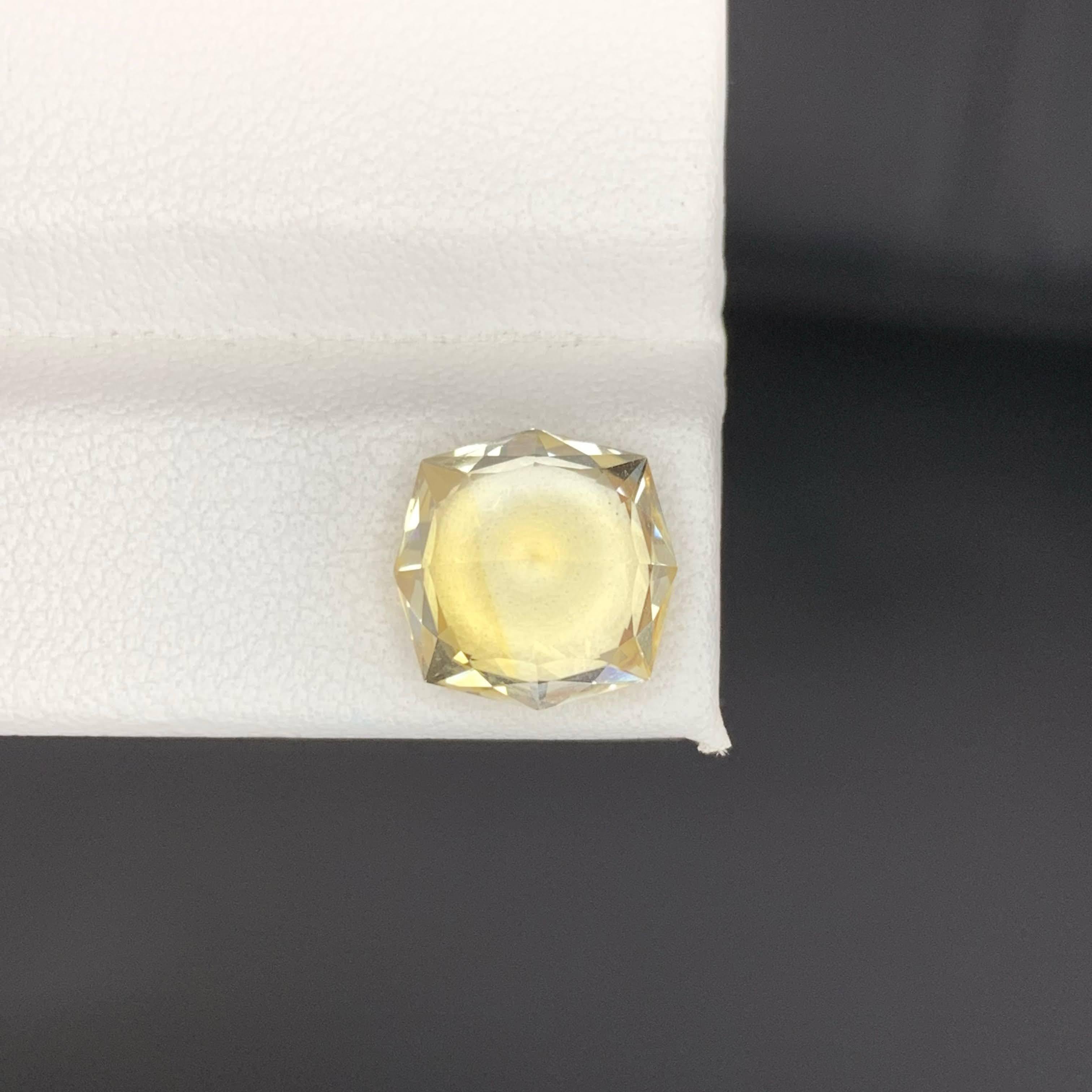 4,95 carati di Citrino giallo sciolto naturale con taglio a cuscino di fantasia Gemma brasiliana in vendita 1