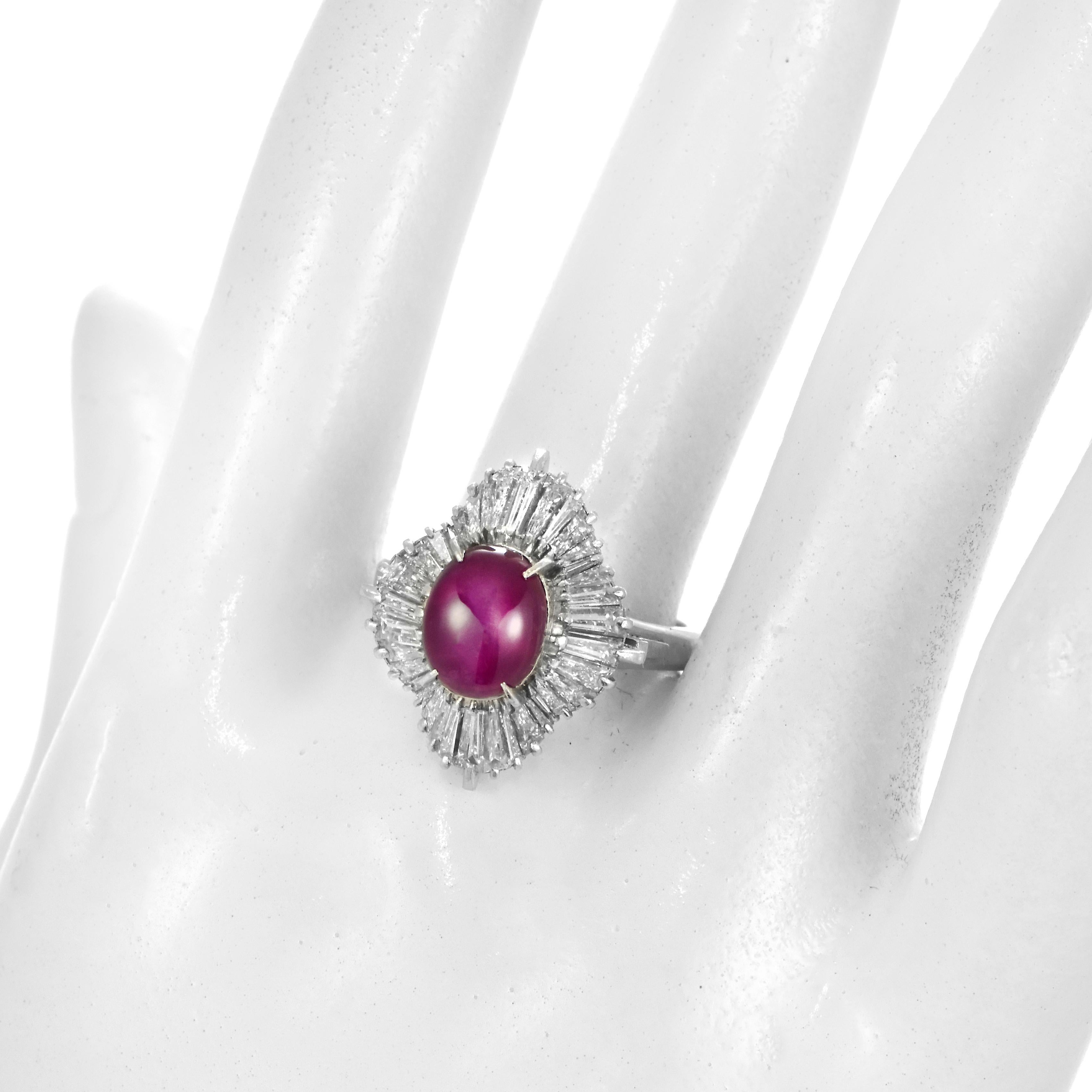 4.95 Carat Natural Untreated Burmese Star Ruby and Diamond Ring Made in Platinum In Excellent Condition For Sale In Tokyo, JP
