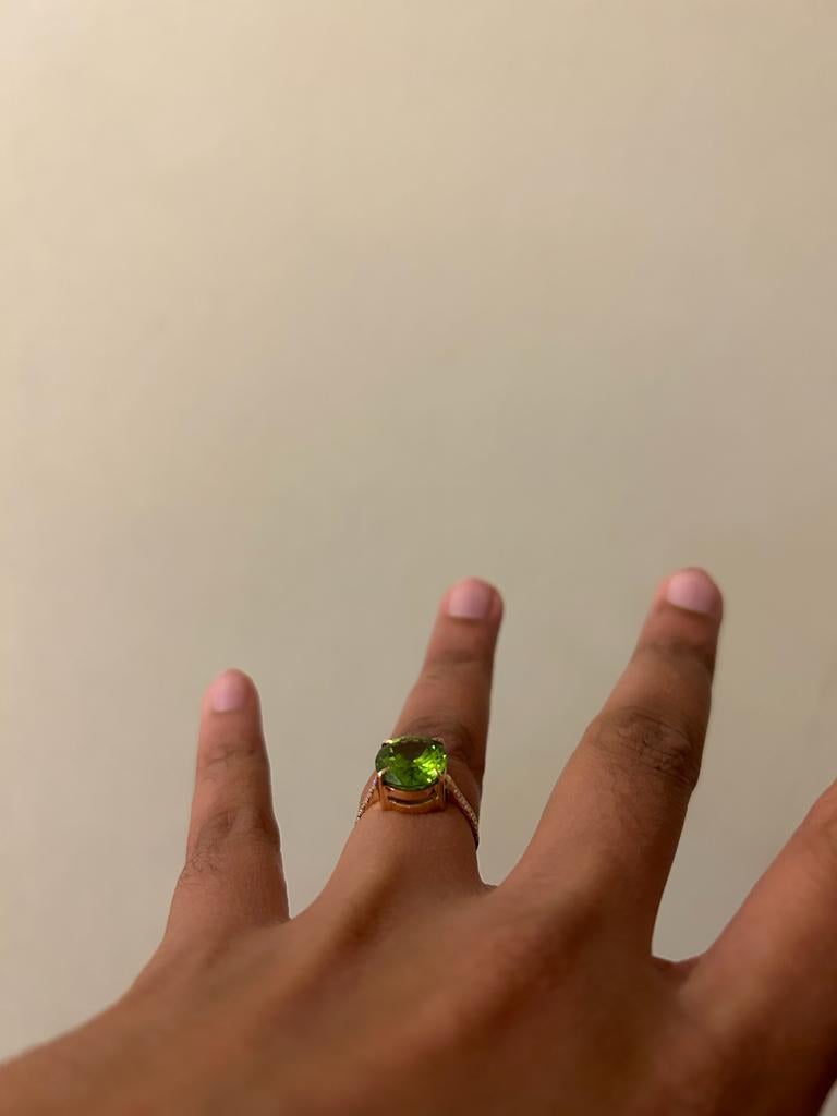 4.95 Carat Oval Peridot and Diamond Ring in 9 Karat Yellow Gold For Sale 2