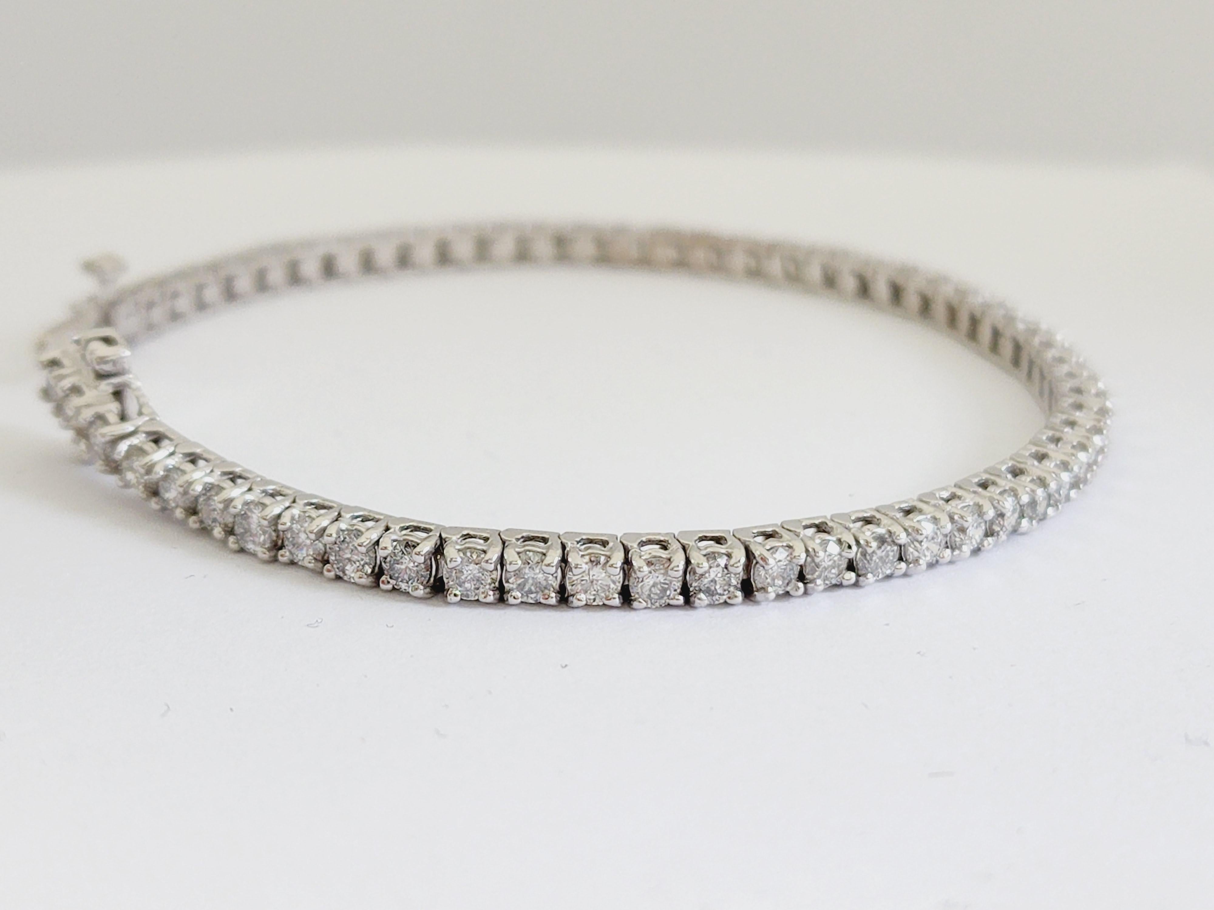 5.01 Carat Round Brilliant Natural Diamond Tennis Bracelet 14 Karat White Gold In New Condition In Great Neck, NY