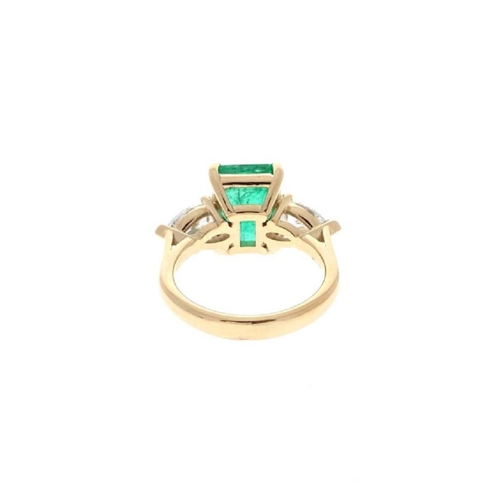 Contemporary 4.95 Carat Square Green Emerald Ring In 18k Yellow Gold For Sale