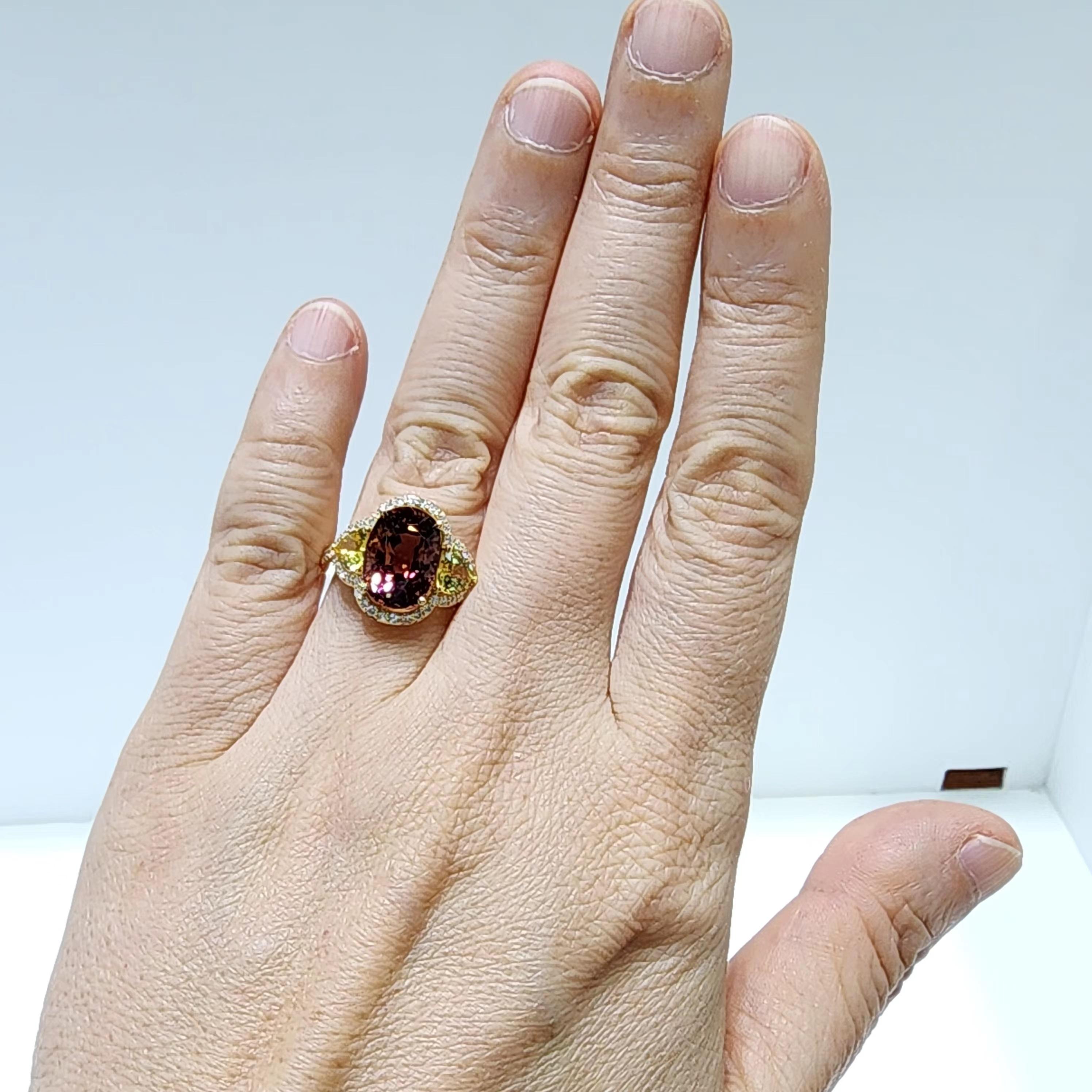 Anello con tormalina, zaffiro giallo e diamante da 4,95 carati in oro giallo 18 carati in vendita 1