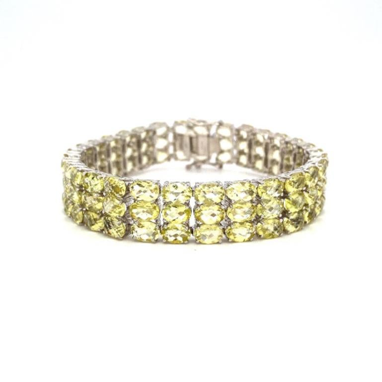 Taille ovale Bracelet large pour femmes en argent sterling 925 avec topaze citron de 49,50 carats en vente