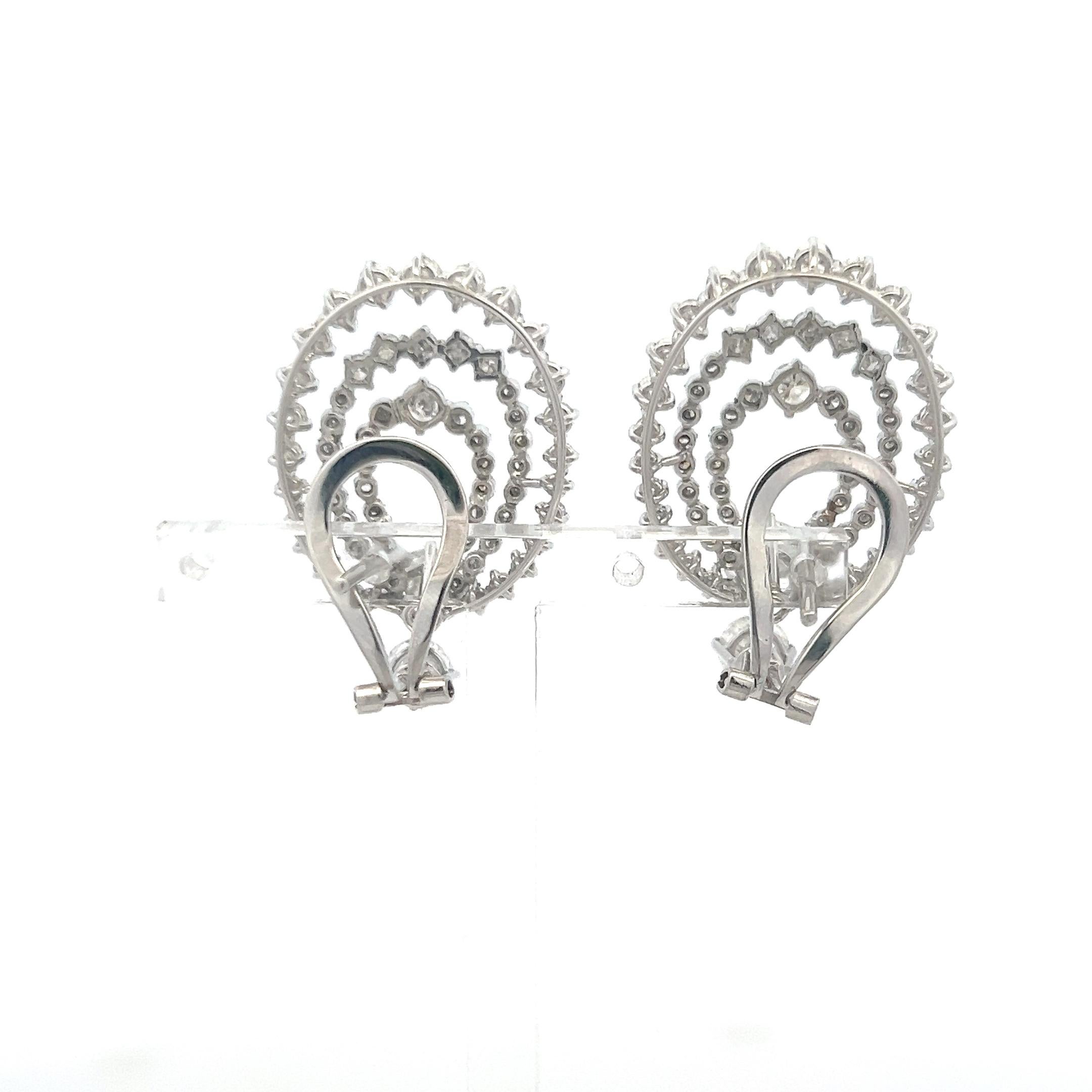Taille brillant Boucles d'oreilles à clip en or blanc 18 carats 4.96 carats diamant rond brillant G VS en vente
