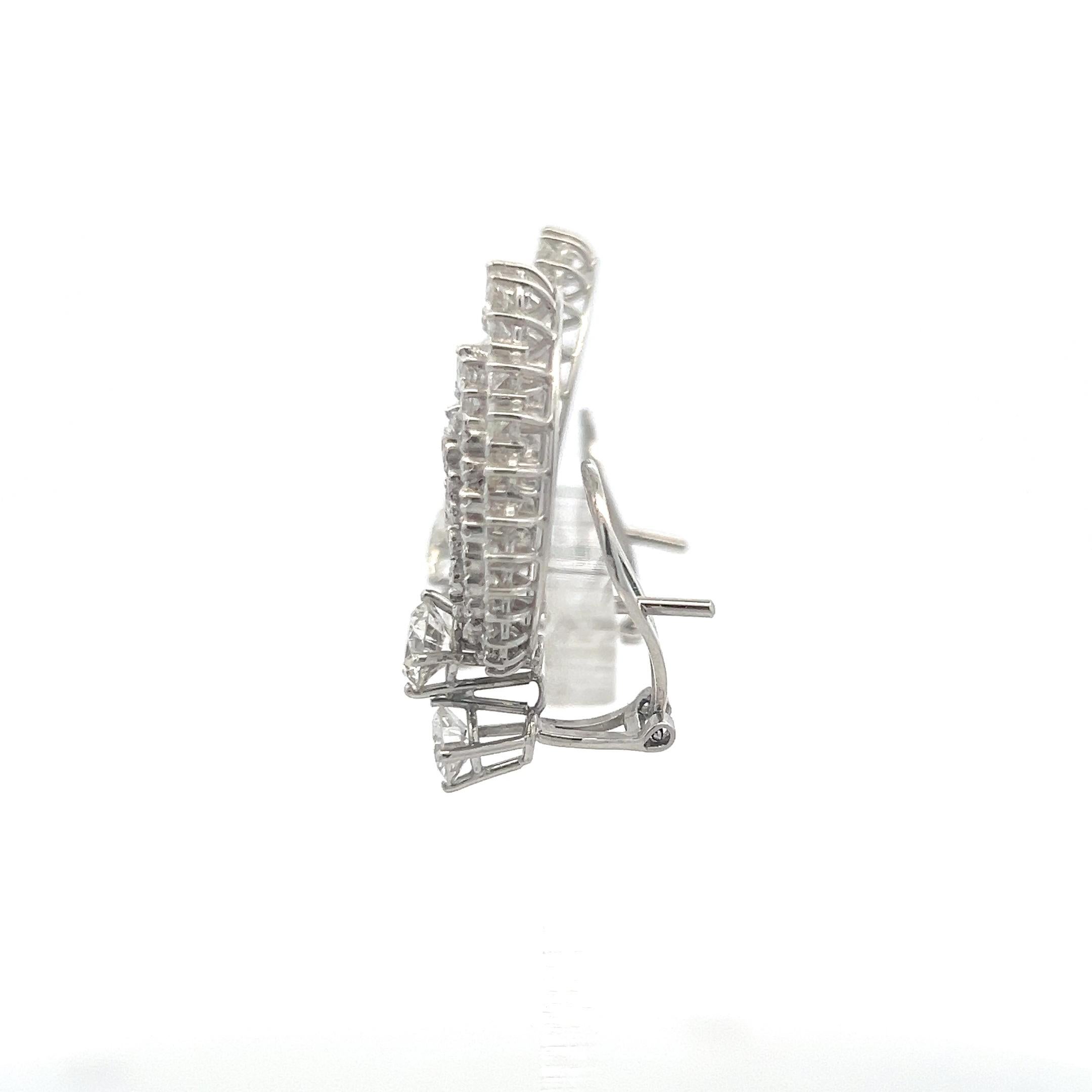Boucles d'oreilles à clip en or blanc 18 carats 4.96 carats diamant rond brillant G VS Bon état - En vente à New York, NY