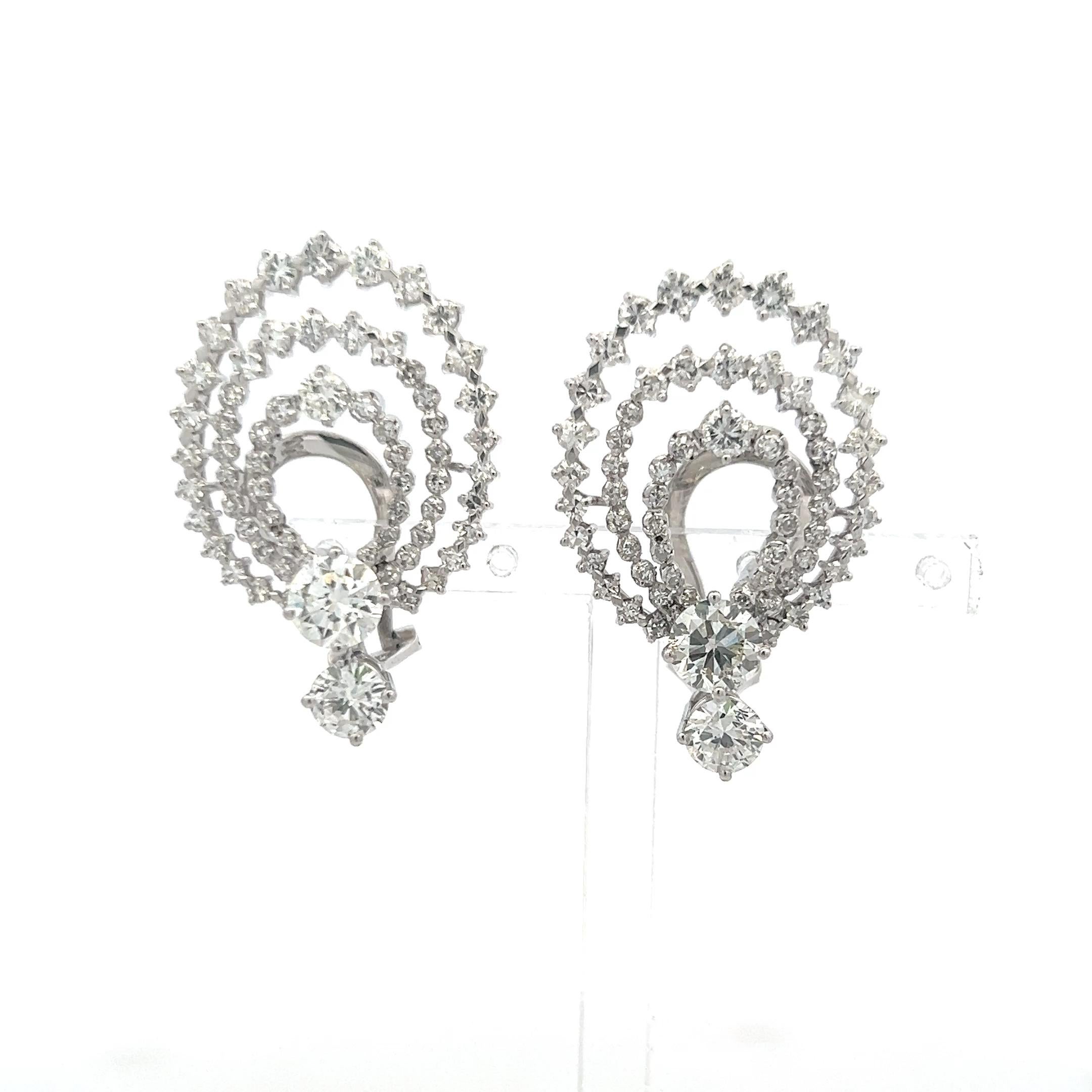 Boucles d'oreilles à clip en or blanc 18 carats 4.96 carats diamant rond brillant G VS Pour femmes en vente