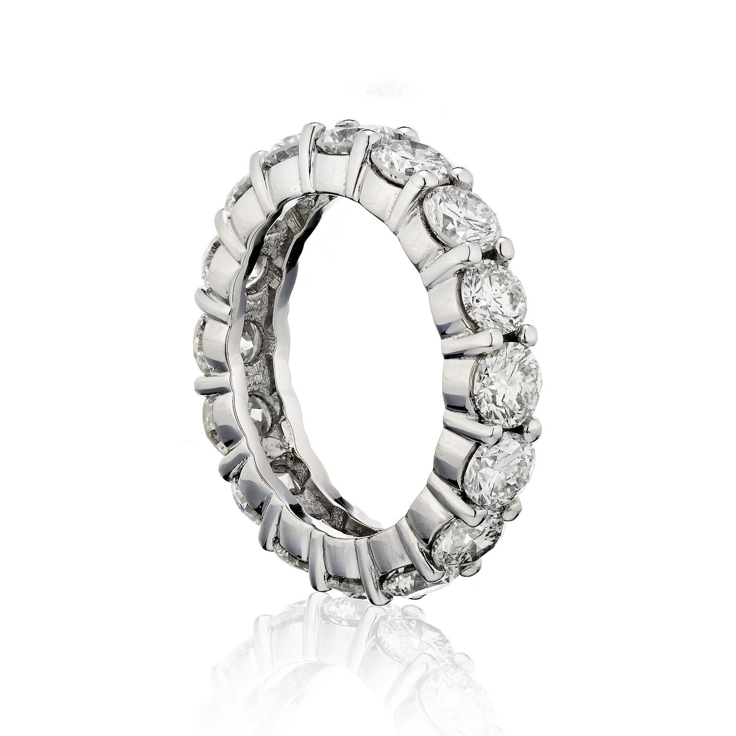 4.96 Carat Round Cut Diamond Platinum Eternity Band In Excellent Condition For Sale In New York, NY