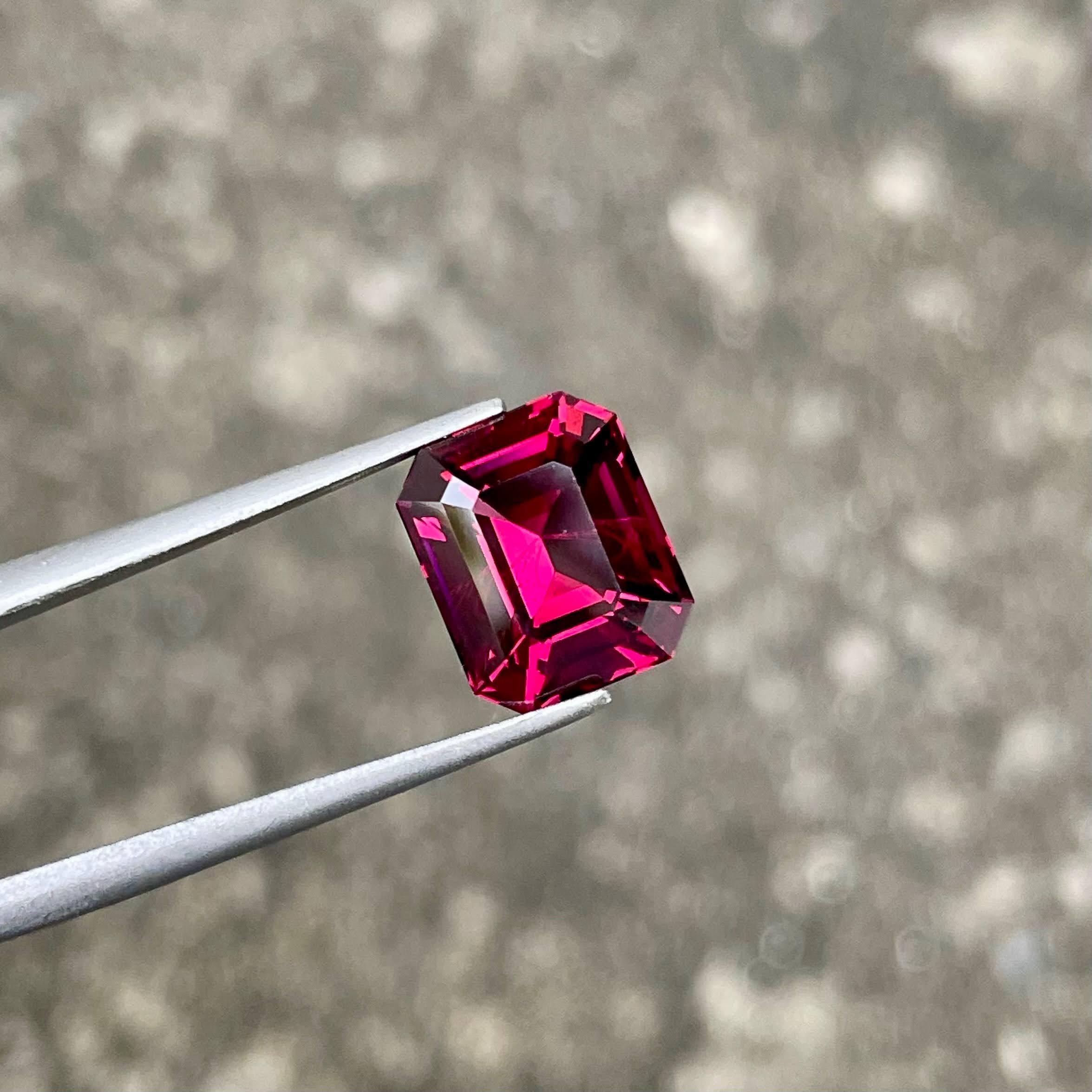Weight 4.96 carats 
Dimensions 10.5x8.6x6.0 mm
Treatment none 
Origin Tanzania 
Clarity VVS 
Shape octagon 
Cut emerald 


This exquisite 4.96-carat natural Pyrope Garnet showcases a captivating pinkish-red hue that radiates warmth and elegance.