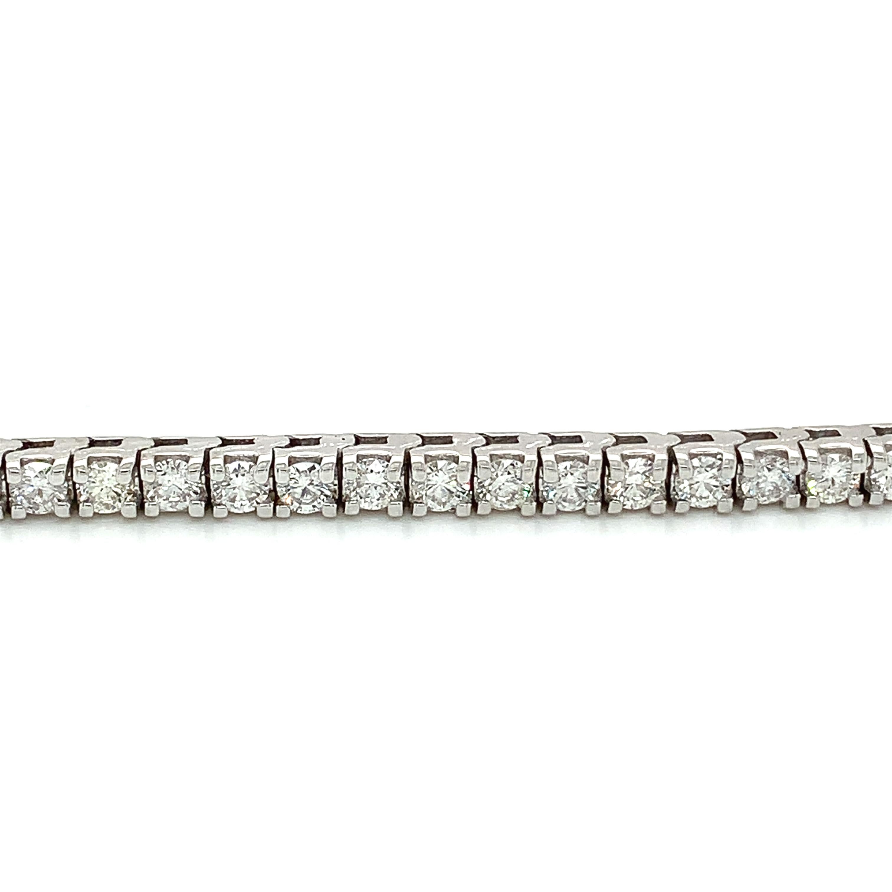 Modern 5 Carat Diamond Tennis Bracelet in 14 Karat White Gold For Sale