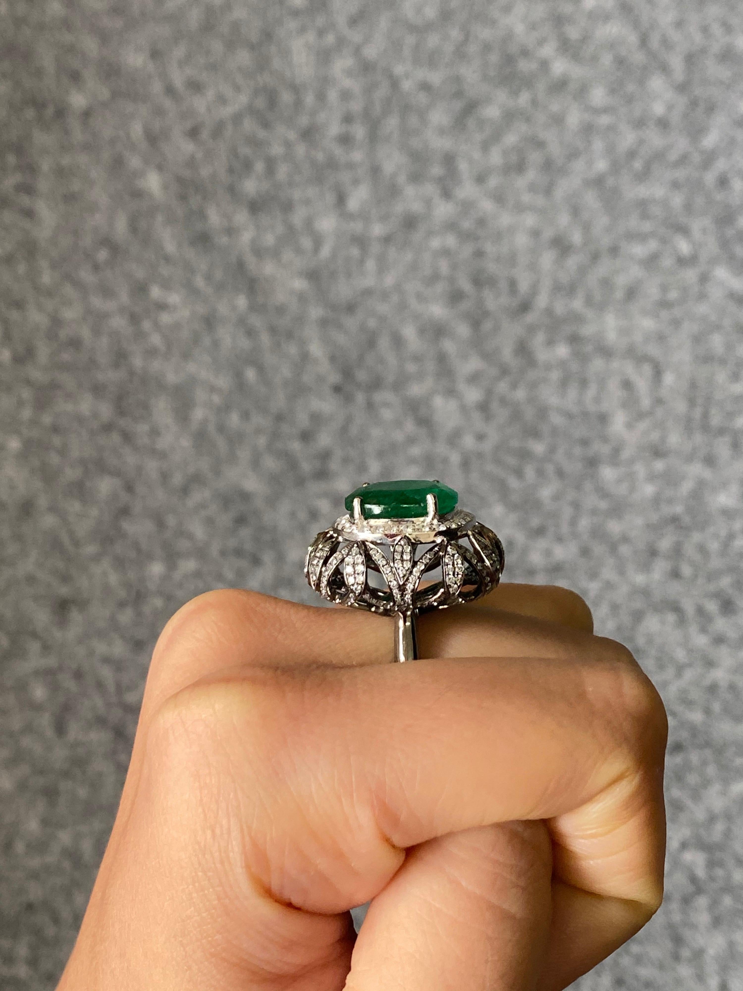 4.97 Carat Emerald and Diamond Dome Cocktail Ring In New Condition For Sale In Bangkok, Thailand