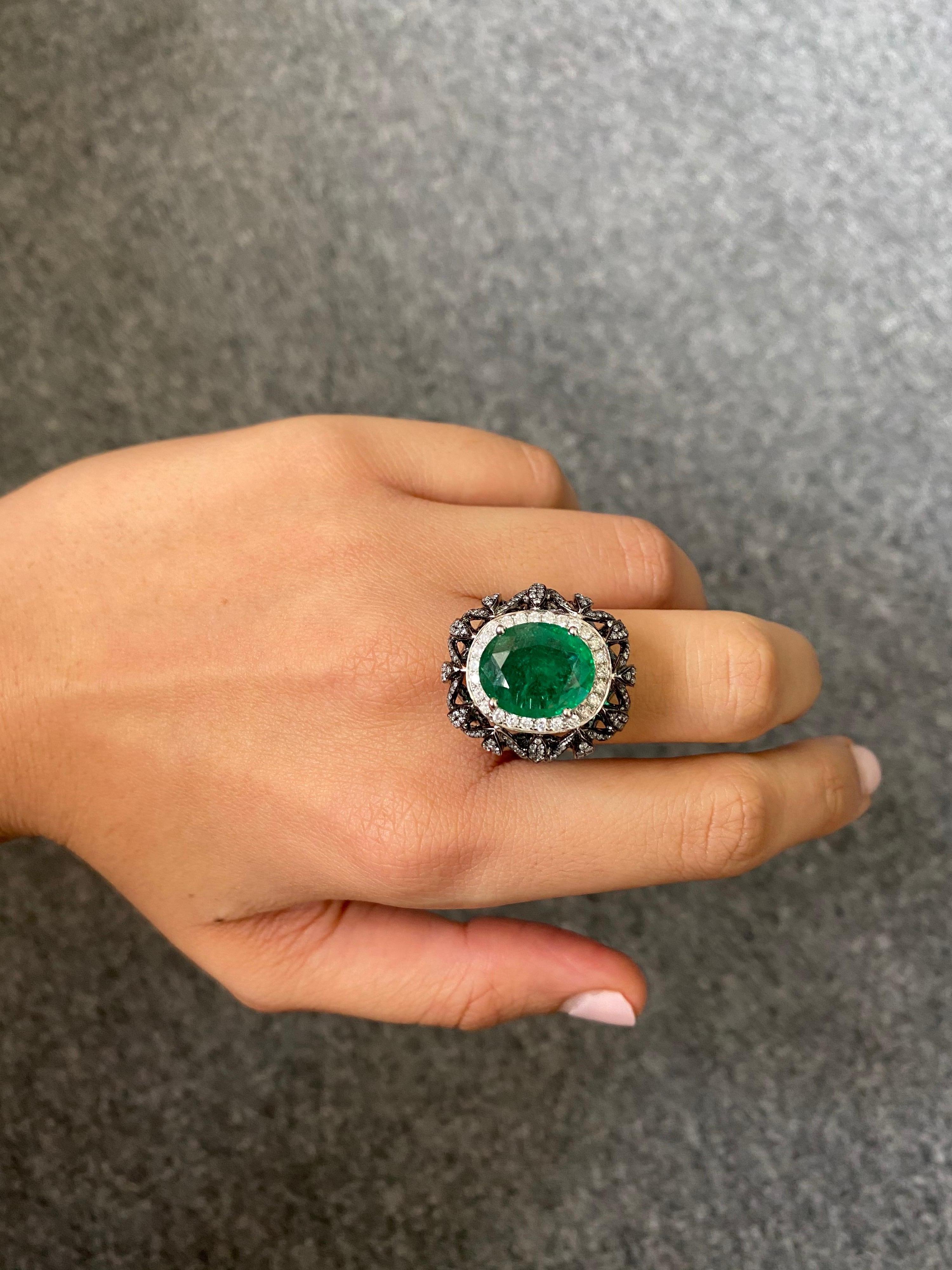 Women's or Men's 4.97 Carat Emerald and Diamond Dome Cocktail Ring For Sale