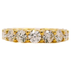 Anneau d'éternité en or jaune 18 carats serti d'un diamant taille brillant rond de 4,97 carats.