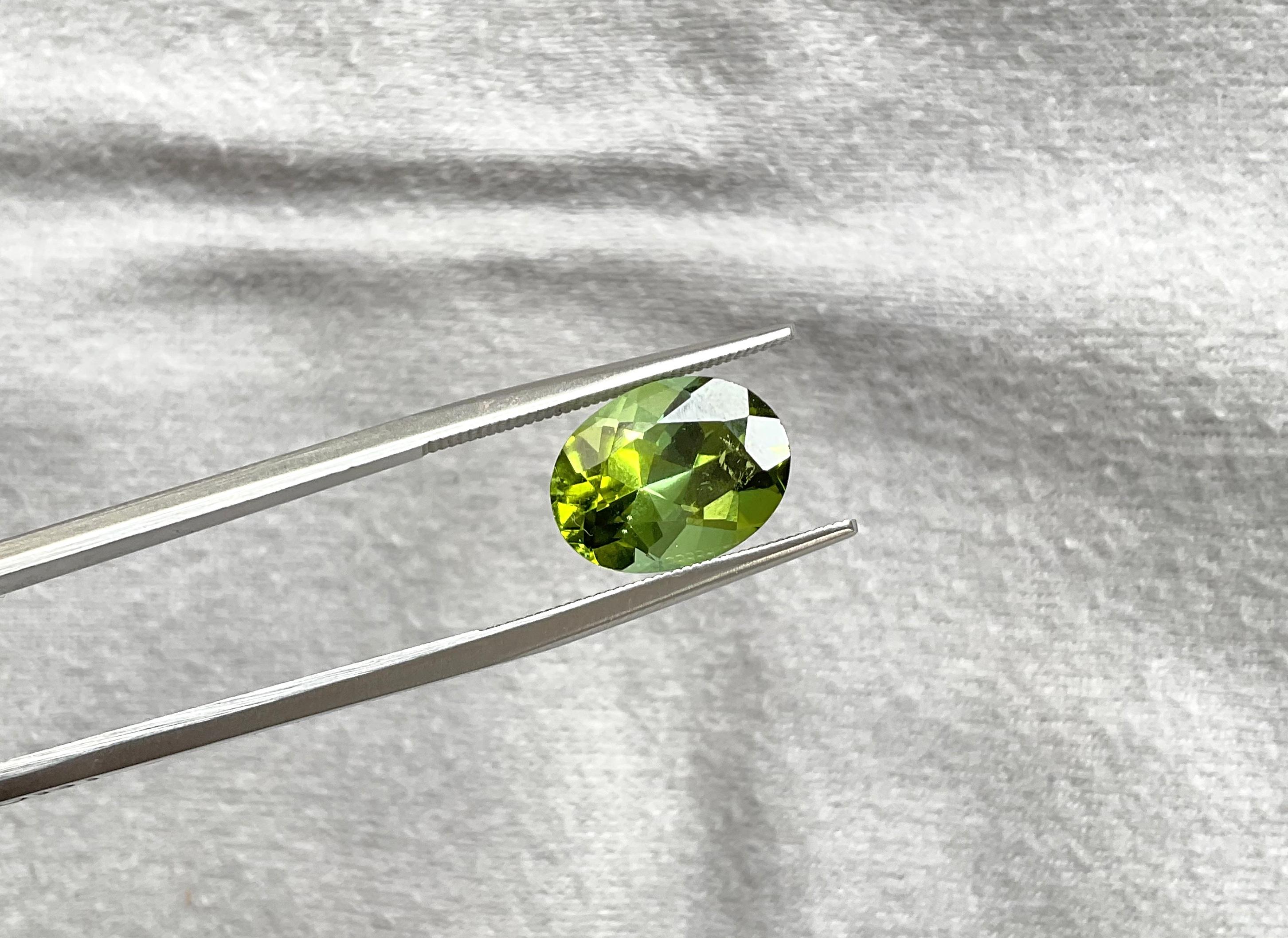 4.97 Carats Green Tourmaline Oval Faceted cut stone Fine Jewelry Natural Gemstone

Gemstone - Tourmaline
Weight - 4.97 carats
Size -  12x9.4x7 mm
Shape - Oval Cut Stone