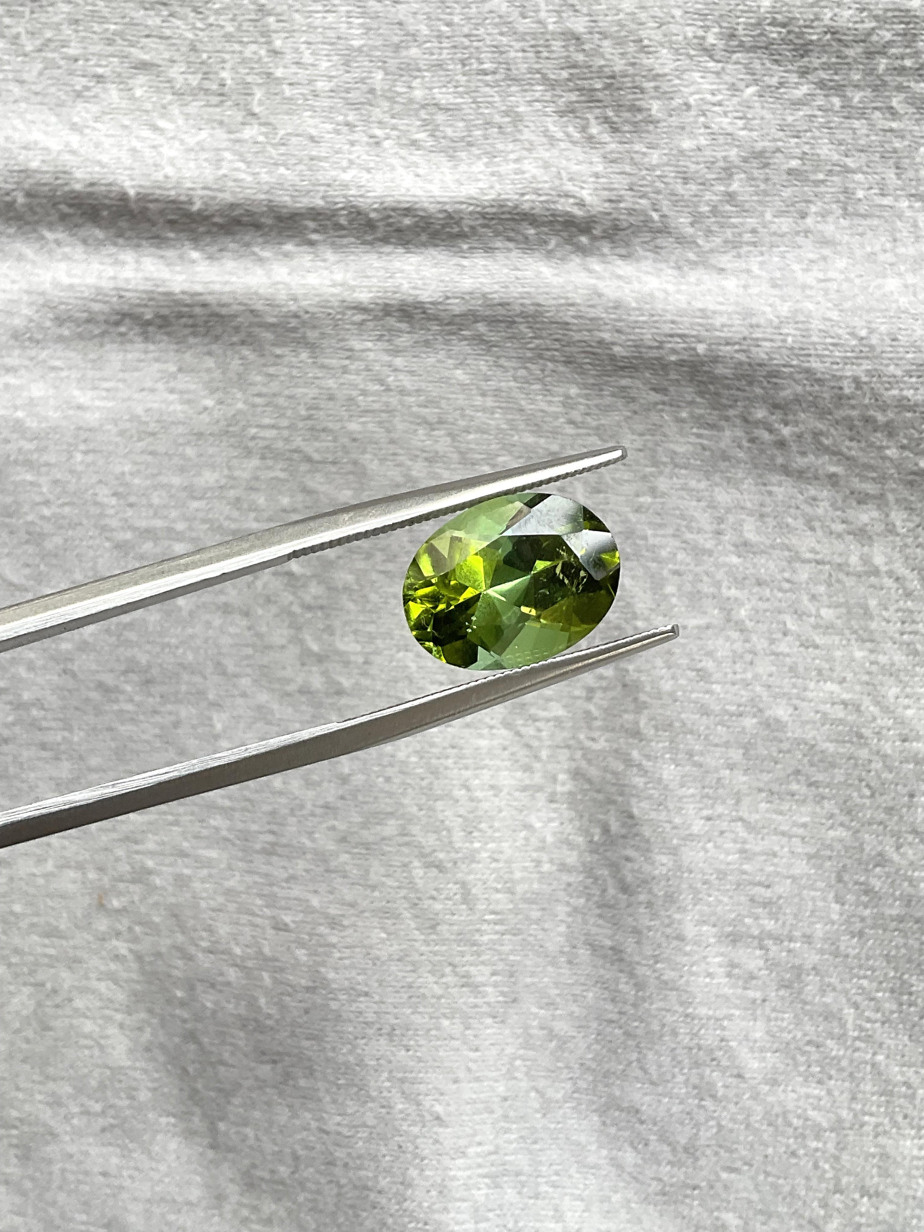 Oval Cut 4.97 Carats Green Tourmaline Oval Faceted cutstone Fine Jewelry Natural Gemstone For Sale