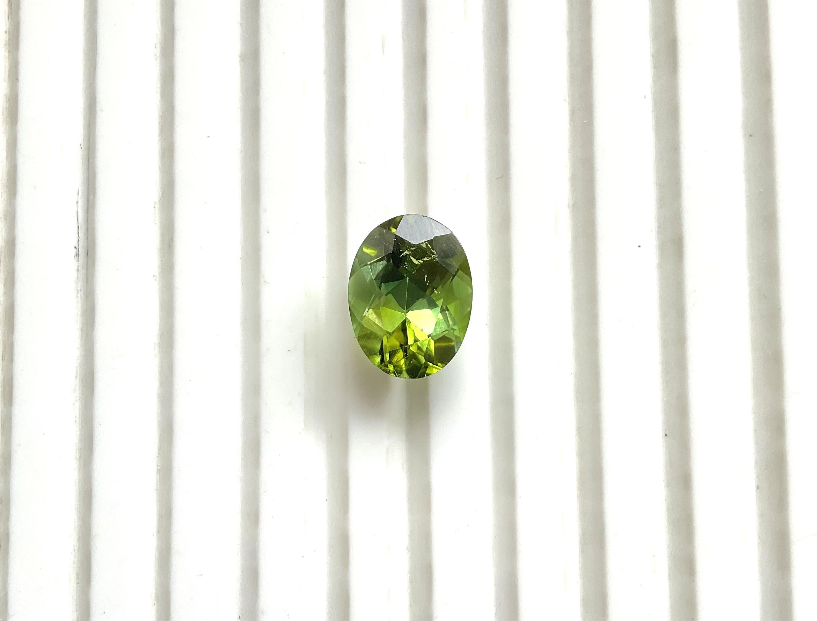 4.97 Carats Green Tourmaline Oval Faceted cutstone Fine Jewelry Natural Gemstone For Sale 1