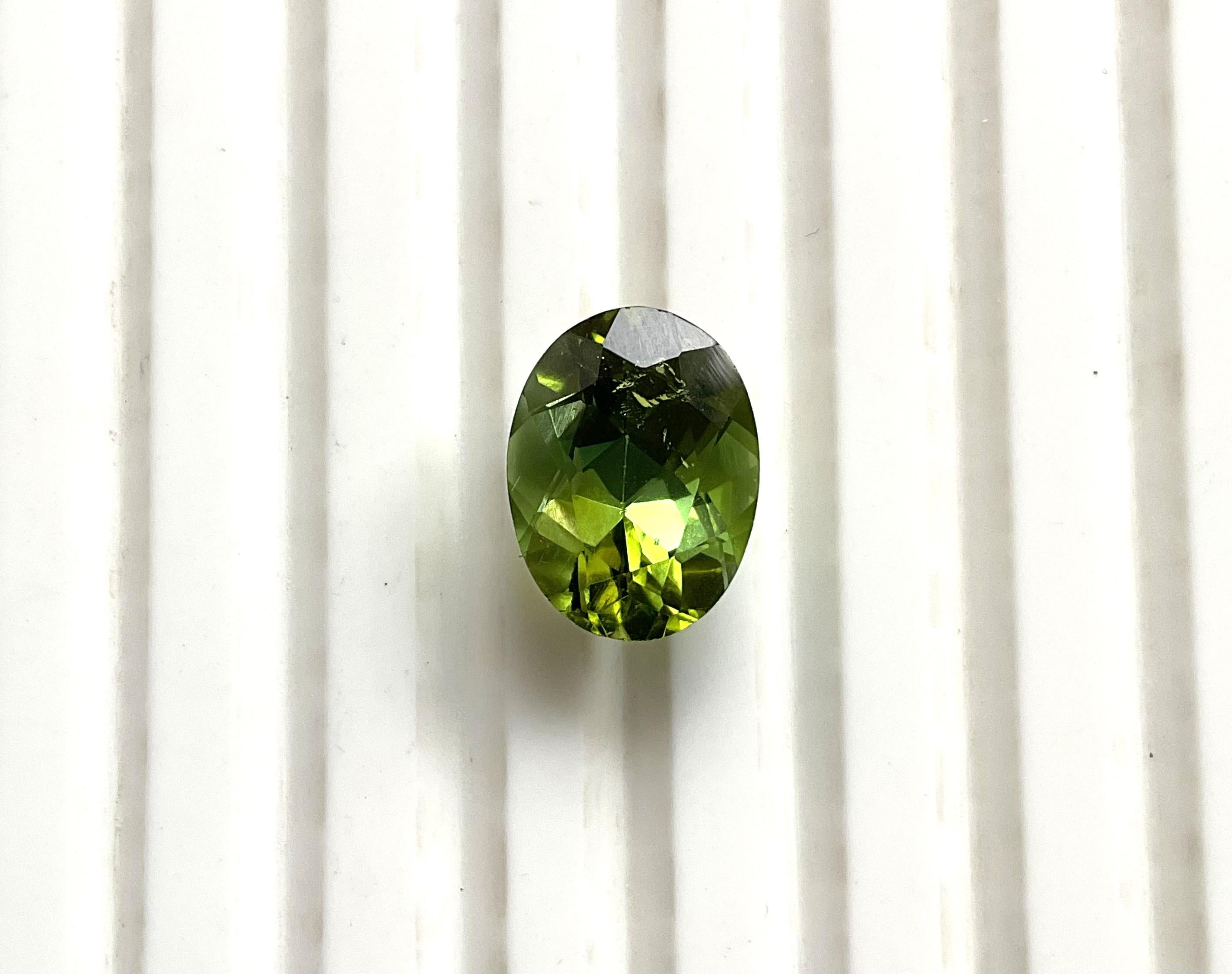 4.97 Carats Green Tourmaline Oval Faceted cutstone Fine Jewelry Natural Gemstone For Sale 2