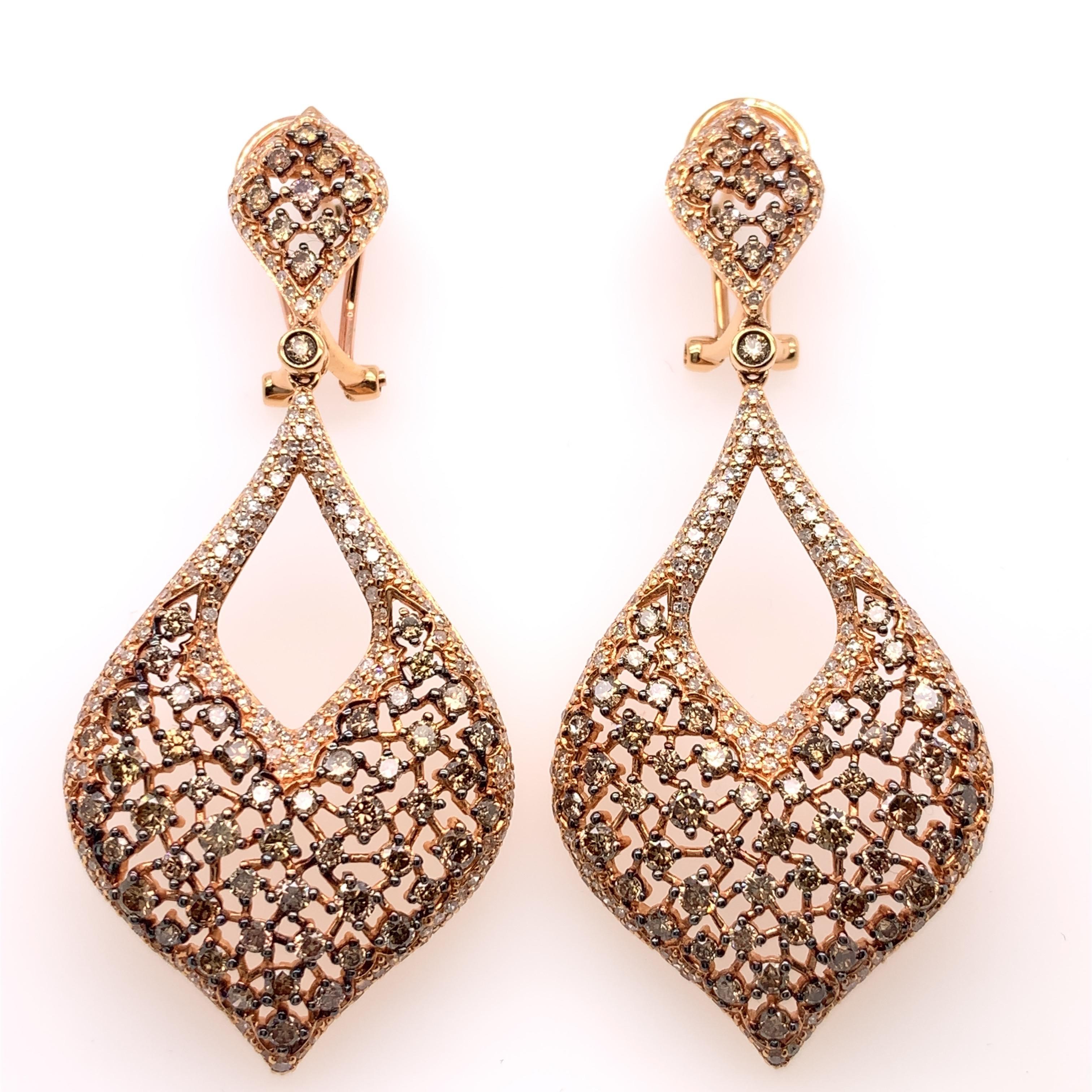 Glamorous look. Sparkling round brilliant cut, brown and colorless natural 4.98 carats diamonds encased in oxidized prong setting. Handcrafted masterpiece design set in 18 karats rose gold with tapered post and European clip backing.   Statement