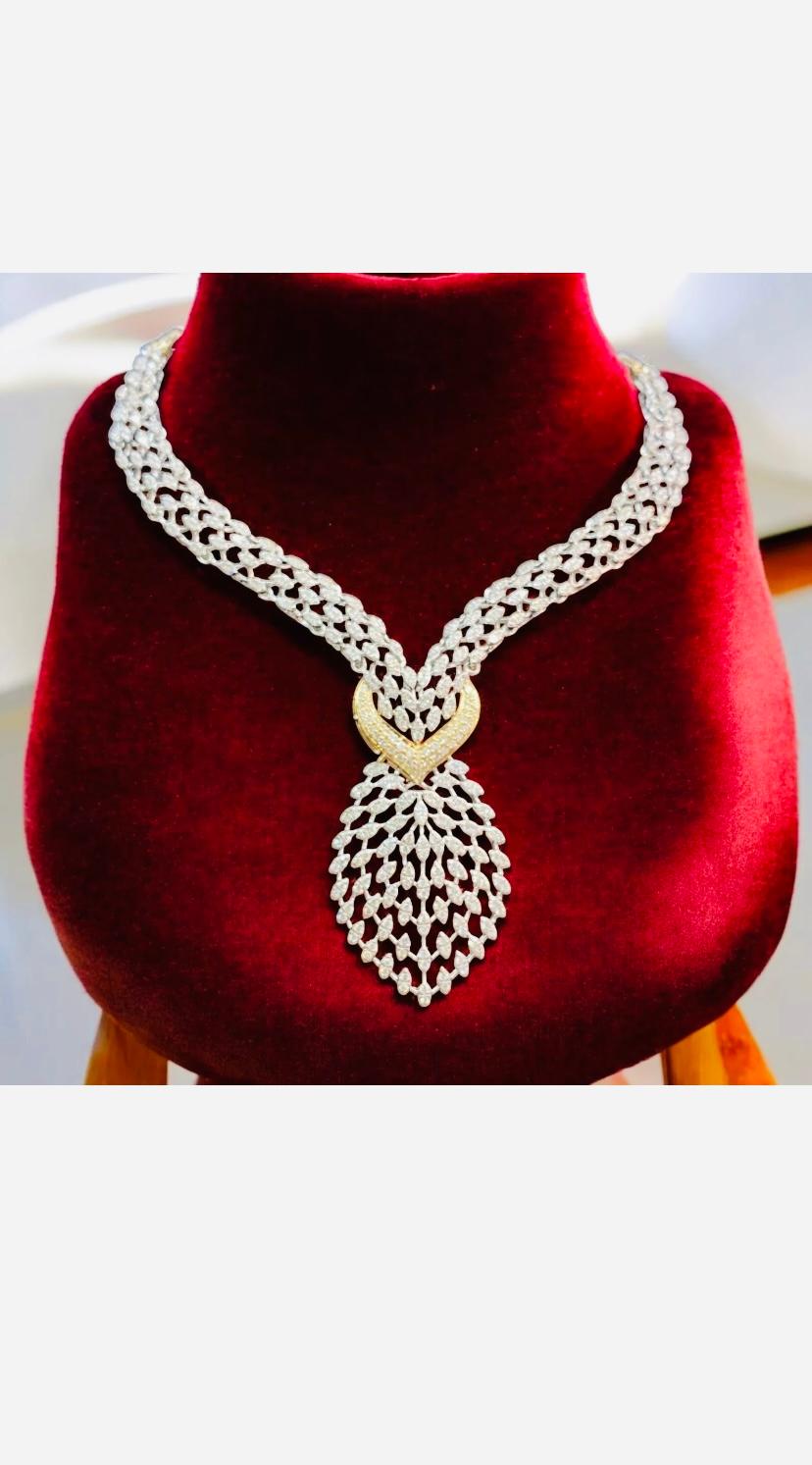 Round Cut 4.98 Carat Natural Diamonds Gold Fashion Neckace For Sale