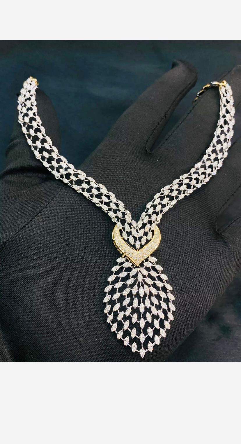 Women's or Men's 4.98 Carat Natural Diamonds Gold Fashion Neckace For Sale