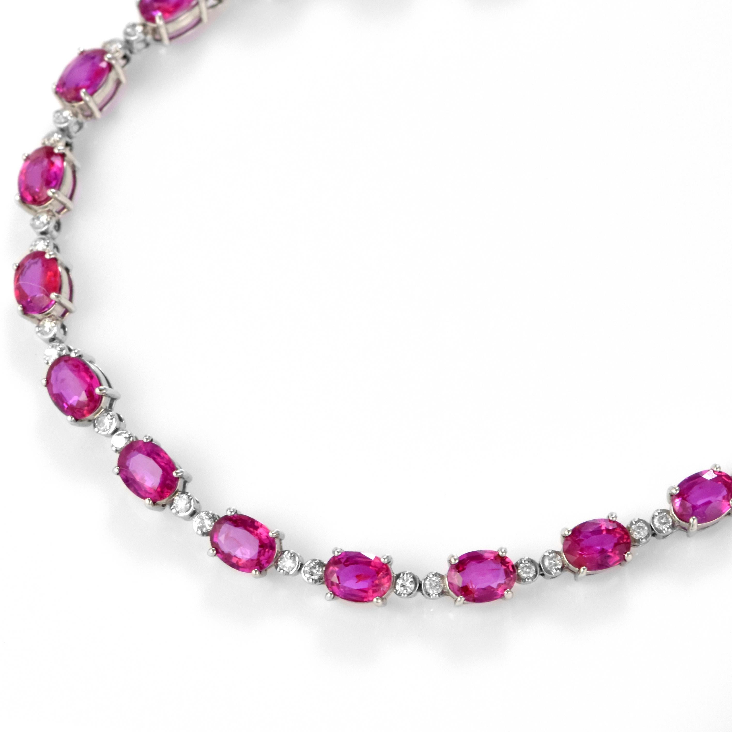 4.98 Carat Natural Unheated Rubies and Diamond Bracelet Made in Platinum In New Condition For Sale In Tokyo, JP