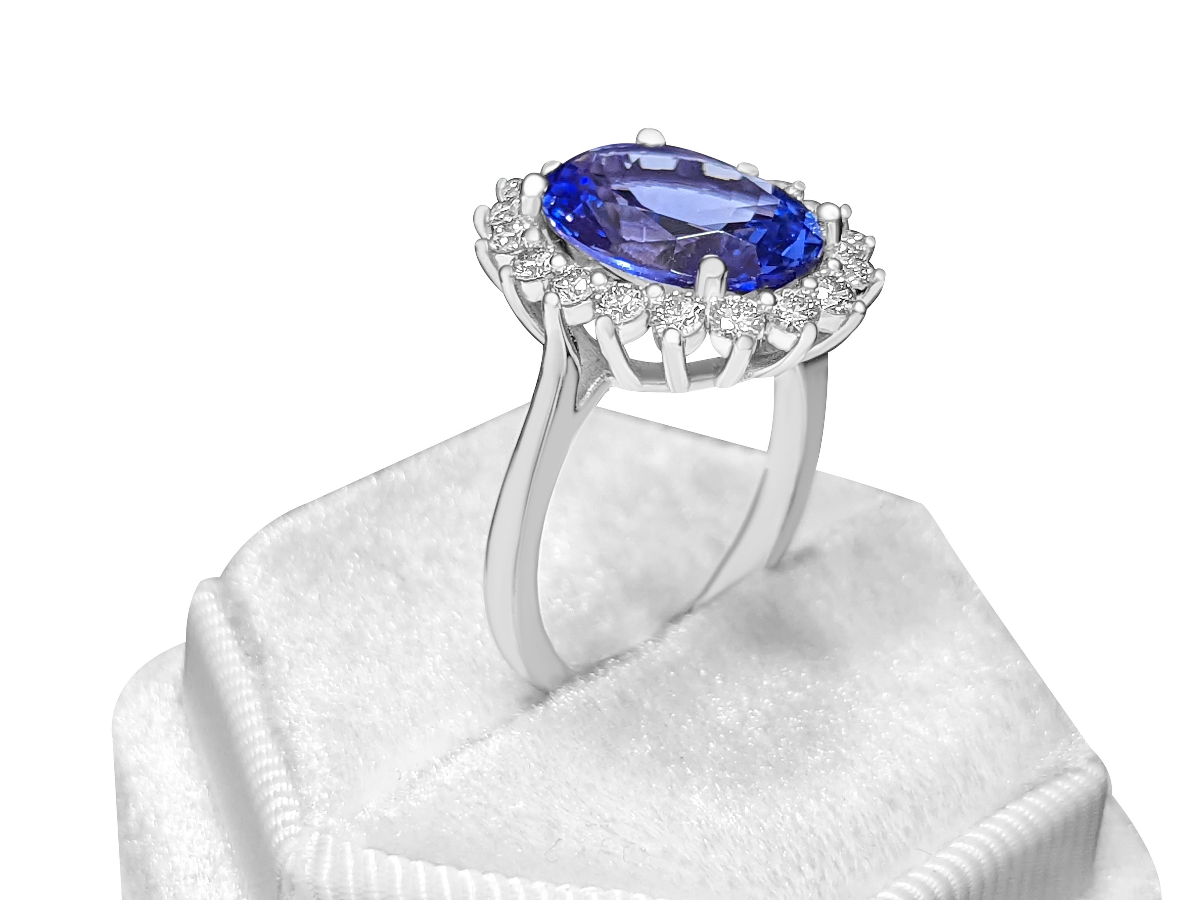 Oval Cut 4.98 Carat Tanzanite and 0.80 Ct Diamonds, 14 Kt. White Gold, Ring