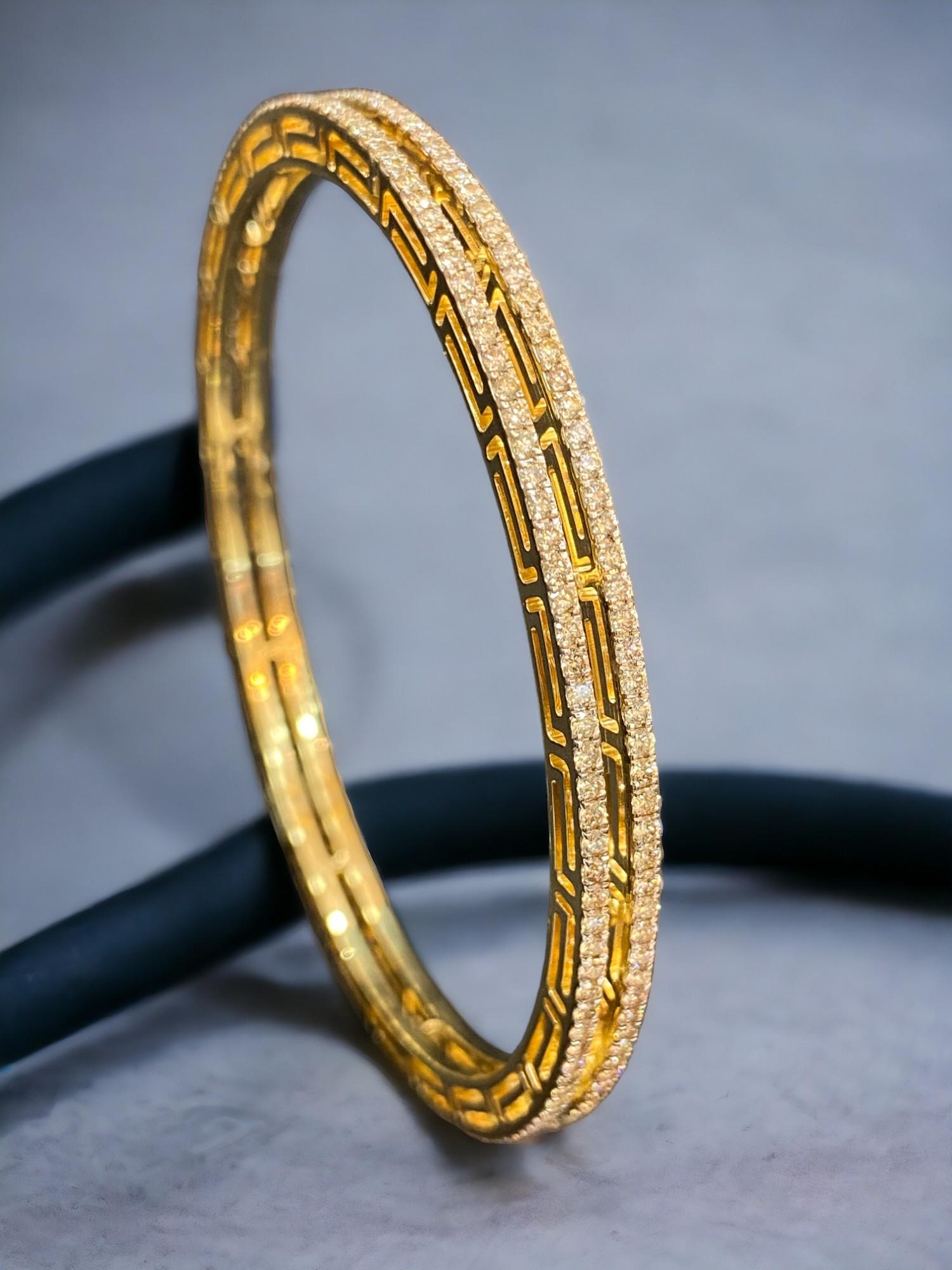 Taille ronde 4.98 Carats F/VS1 Round Brilliant Cut Diamonds Double Row Bangle 14K Yellow Gold en vente