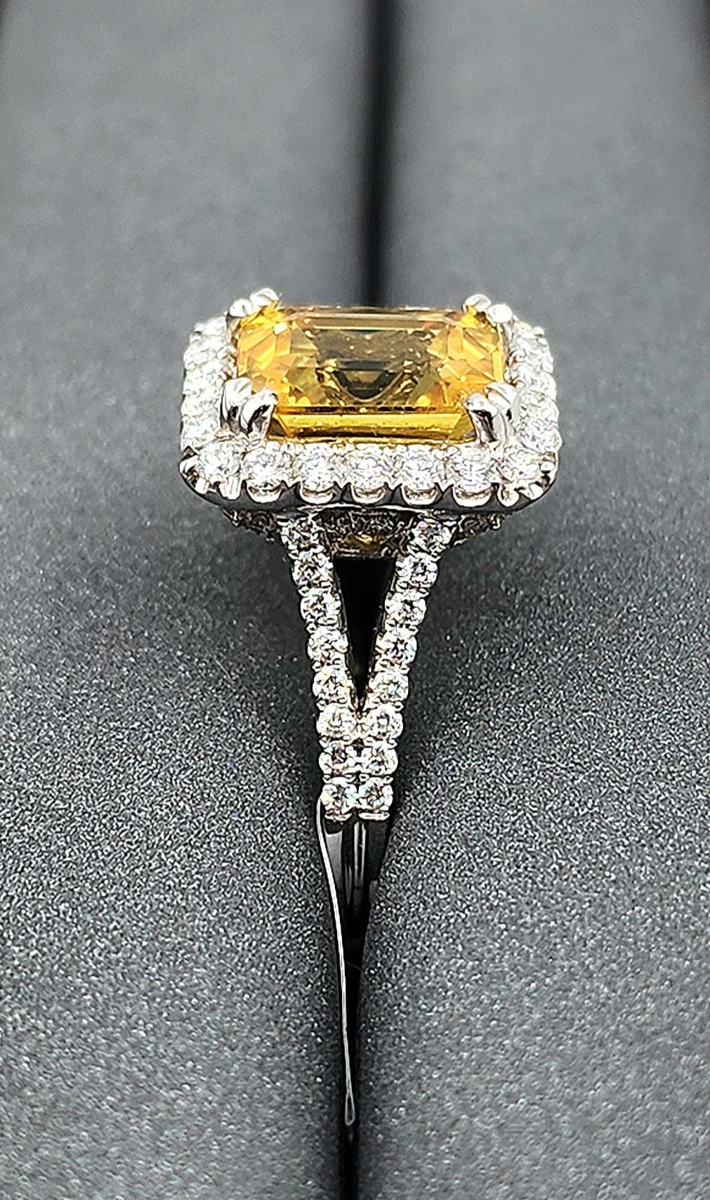 Women's or Men's 4.98 ct Natural Yellow Sapphire & Diamond Ring For Sale