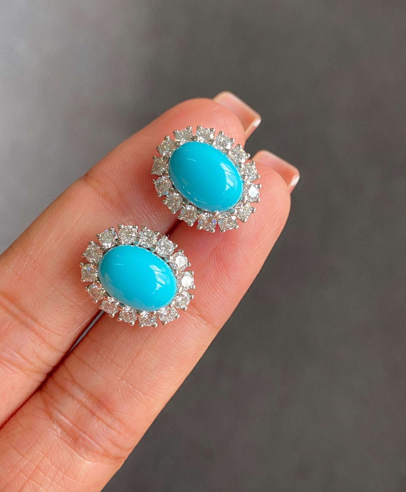 Donna Borchie con turchese cabochon da 4,99 carati e diamante da 1,4 carati in oro bianco 18 carati in vendita