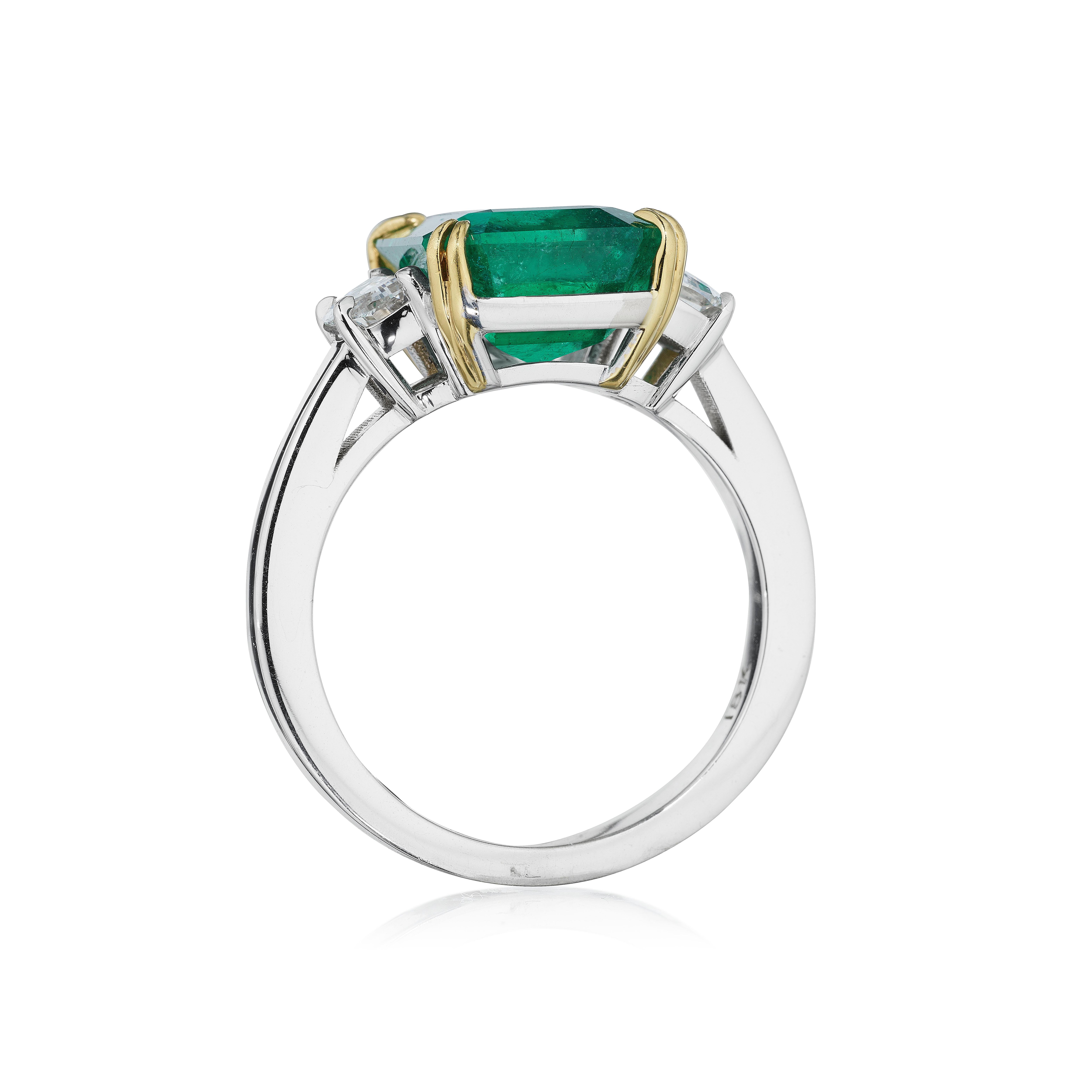 •	18KT Two Tone
•	Size 6.5
•	5.48 Carats

•	Number of Green Emeralds: 1
•	Carat Weight: 4.99ctw
•	Color: Natural Beryl Green
•	CDC Certified: CDC 1909296

•	Number of Half Moon Diamonds: 2
•	Carat Weight 0.49ctw

•	This beautiful 3 stone ring