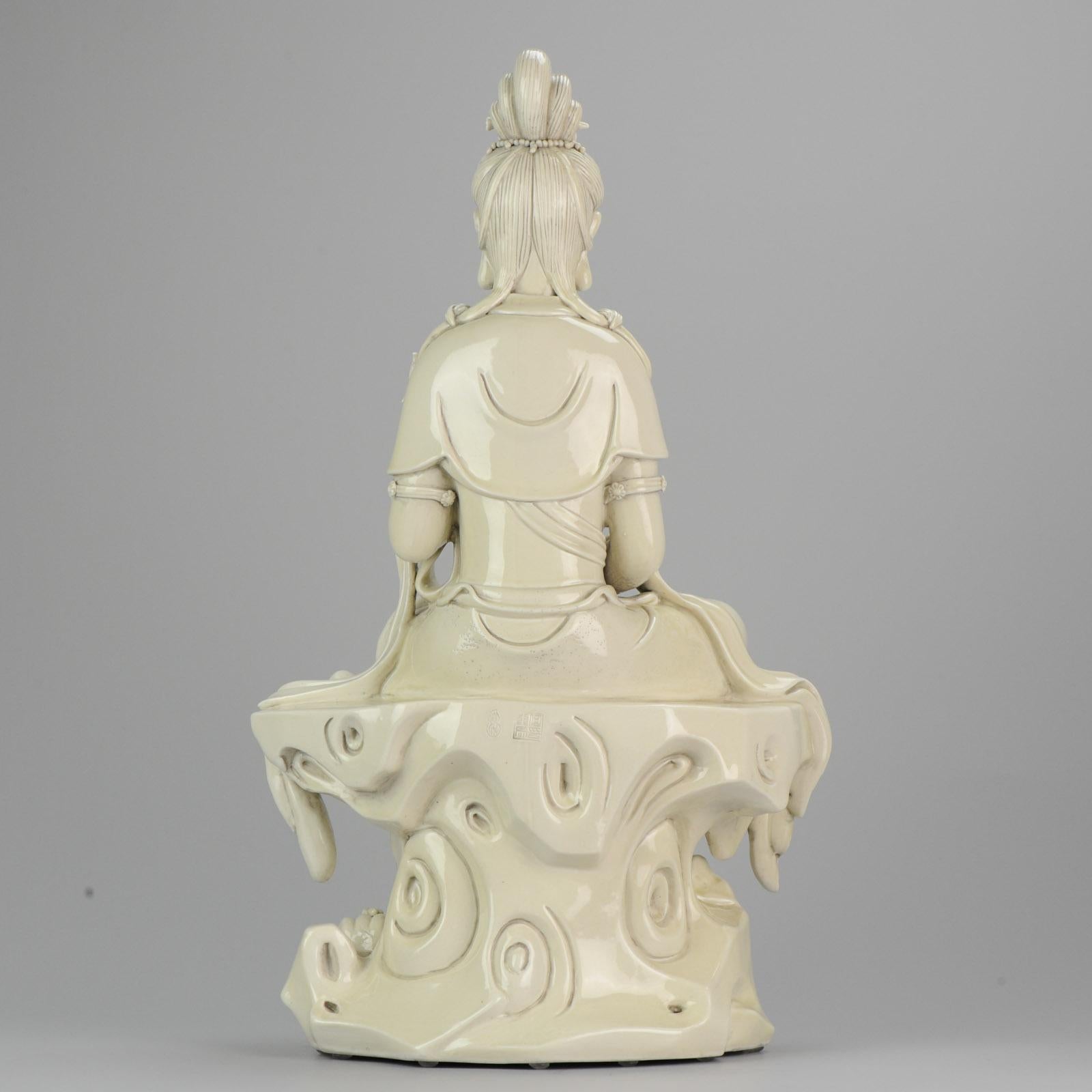 Large 20th Century Dehua Blanc de Chine Statue Guanyin Marked on Back In Good Condition In Amsterdam, Noord Holland