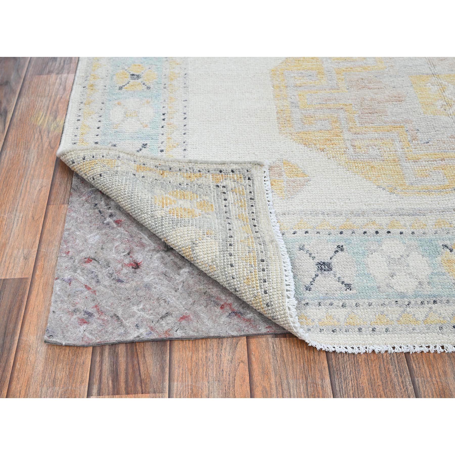 Hand-Knotted 4'9