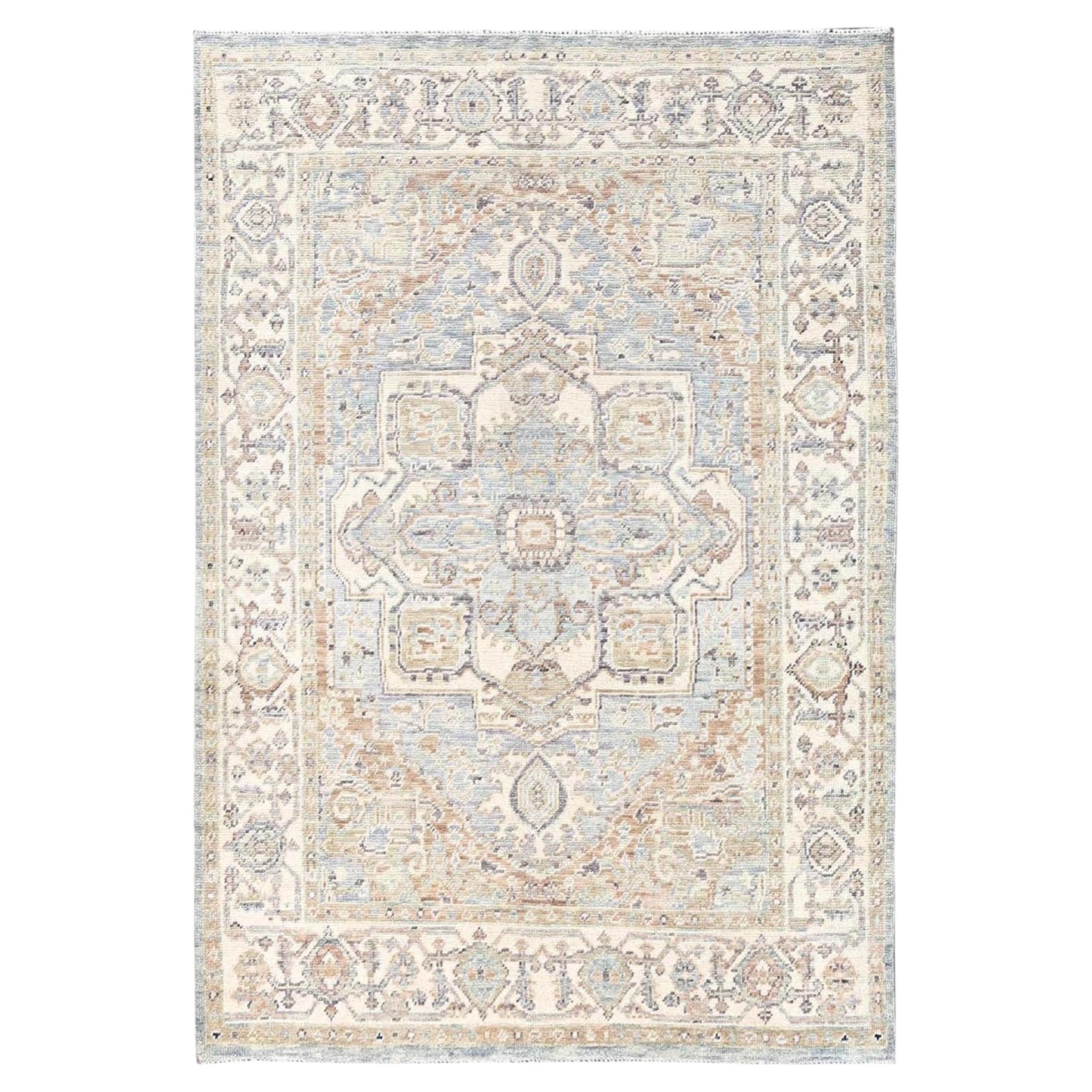 4'9"x7' Cloud Gray Heriz Medallion Design Turkish Knot Hand Knotted Wool Rug For Sale