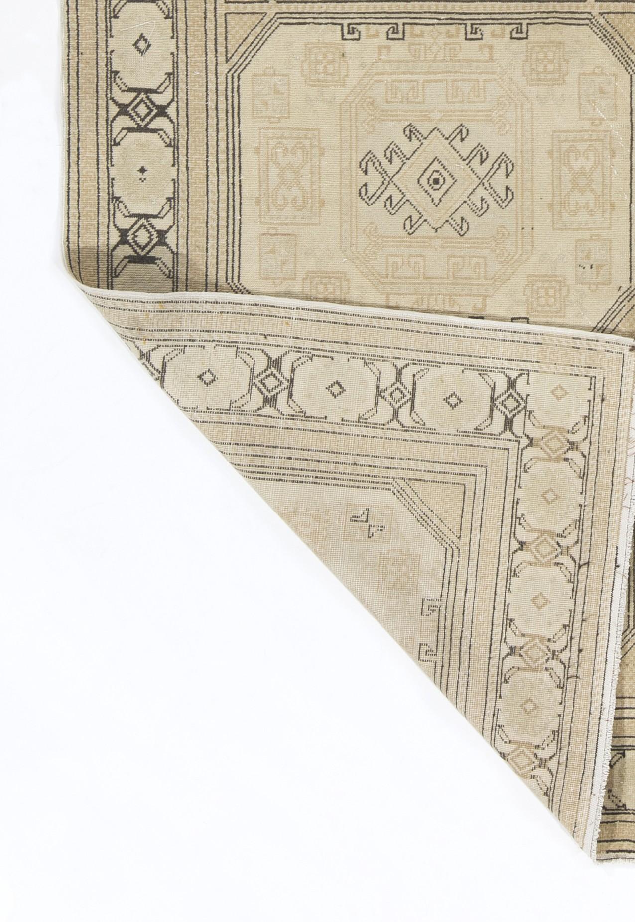 4.9x7.4 Ft One-of-a-Kind Hand Knotted Turkish Oushak Rug with Neutral Colors In Good Condition For Sale In Spring Valley, NY