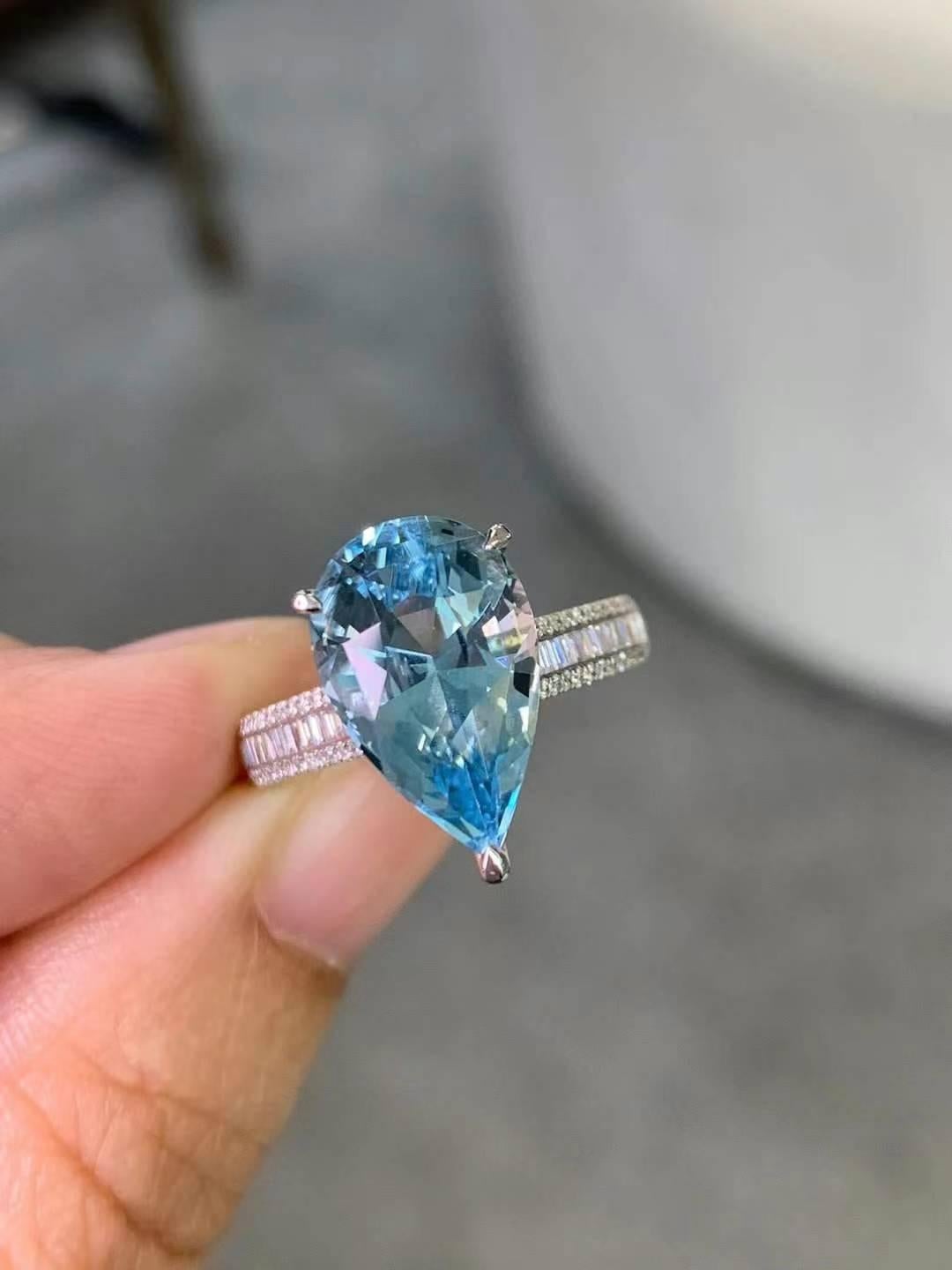 Anello con acquamarina da 4 carati e diamante da 0,30 carati in oro bianco 18 carati in vendita 5