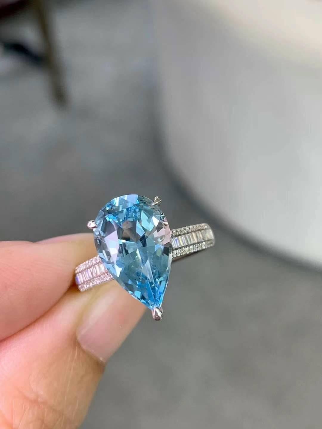 Anello con acquamarina da 4 carati e diamante da 0,30 carati in oro bianco 18 carati in vendita 7